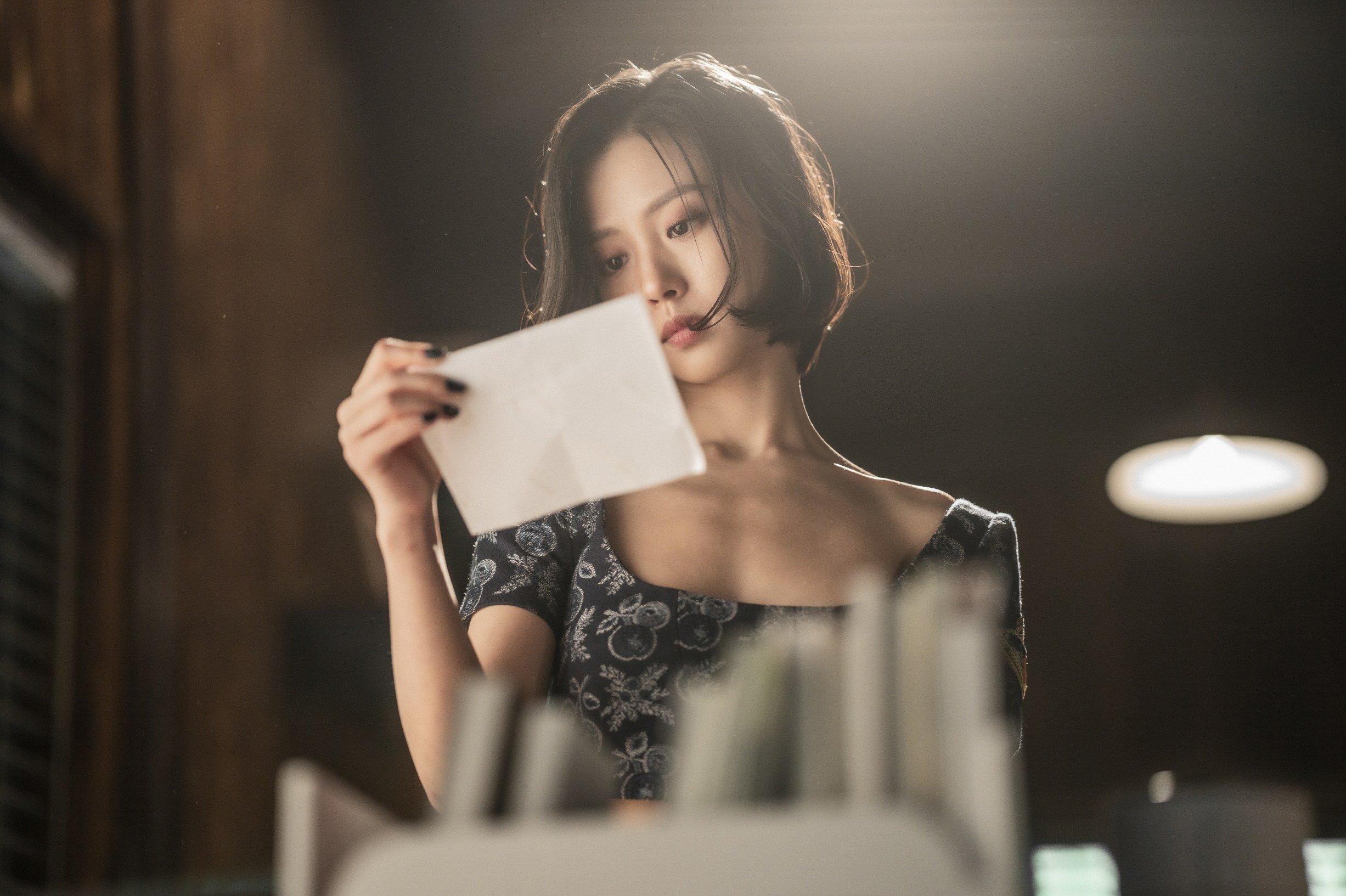 Go Min-si as the mysterious Yoo Sung-a in a still from The Frog, a Netflix original K-drama thriller series that also stars Kim Yoon-seok, Yoon Kye-sang and Lee Jung-eun. Photo: Netflix