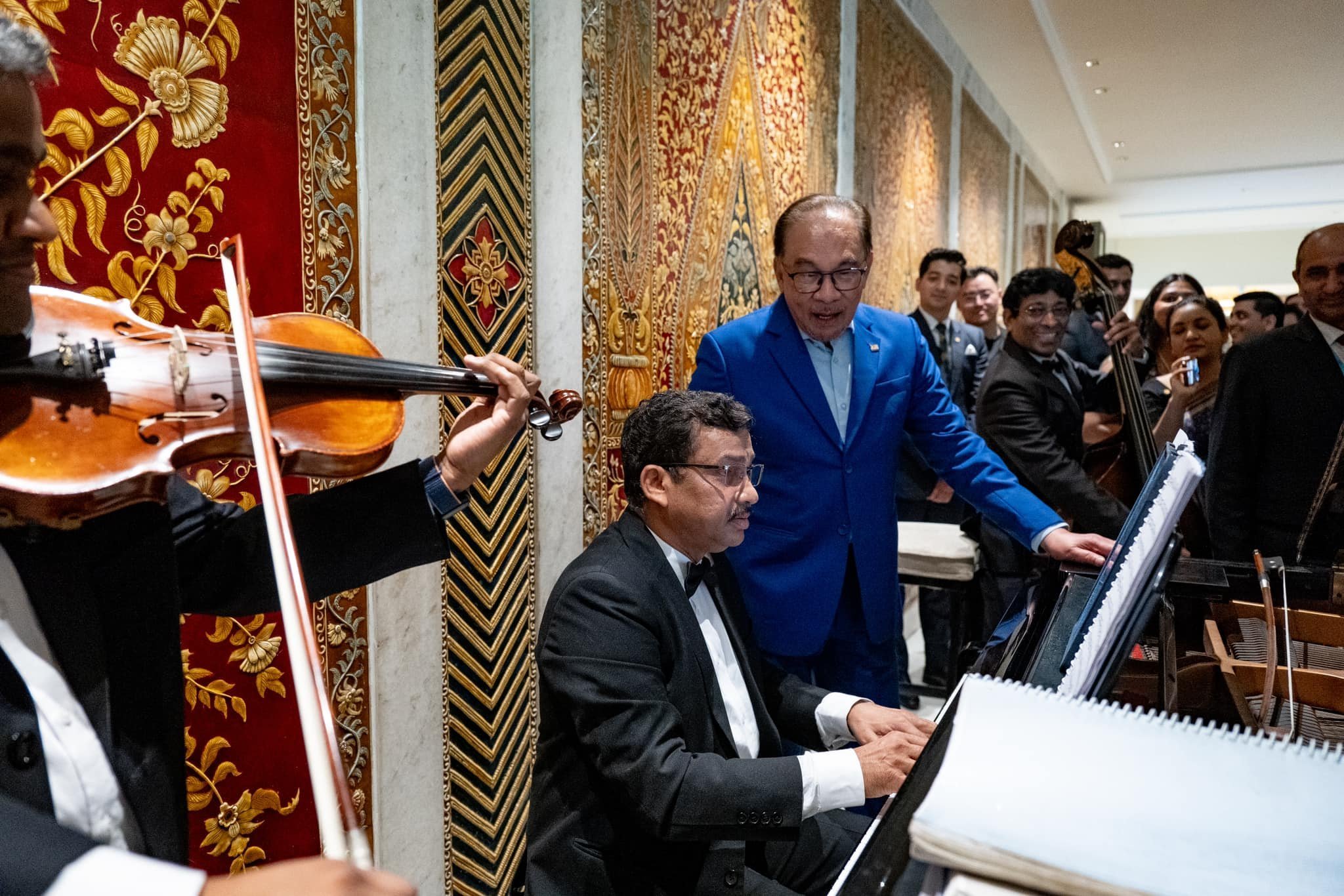 Malaysian Prime Minister Anwar Ibrahim sings a Bollywood song during an event in New Delhi. Photo: Facebook/anwaribrahimofficial