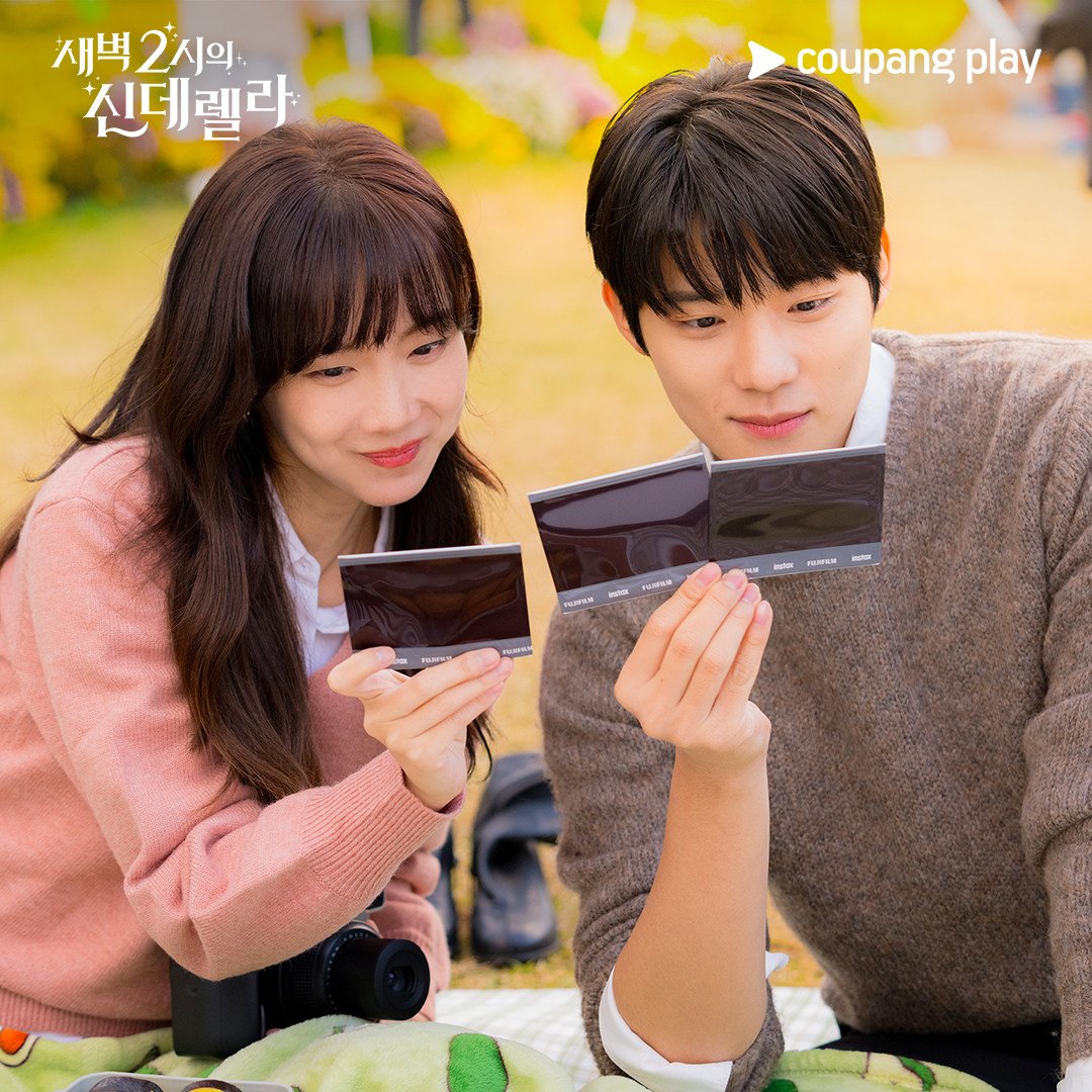 Shin Hyun-been (left) and Moon Sang-min in a still from K-drama Cinderella at 2AM.