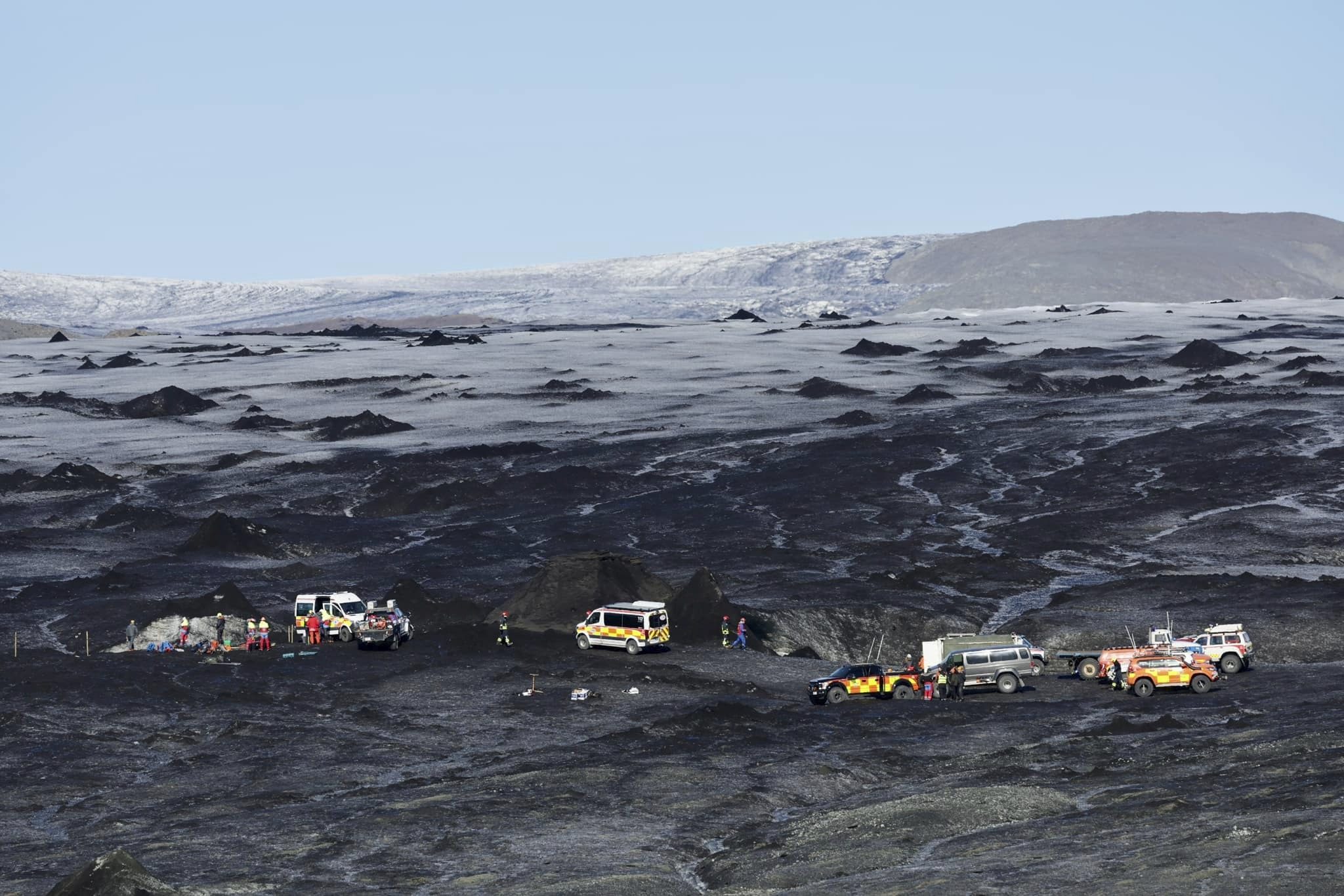 Rescue teams at the scene after an ice cave partially collapsed at the Breidamerkurjokull glacier in southeastern Iceland on Monday. Photo: TOD2 / Vilhelm Gunnarsson via AP