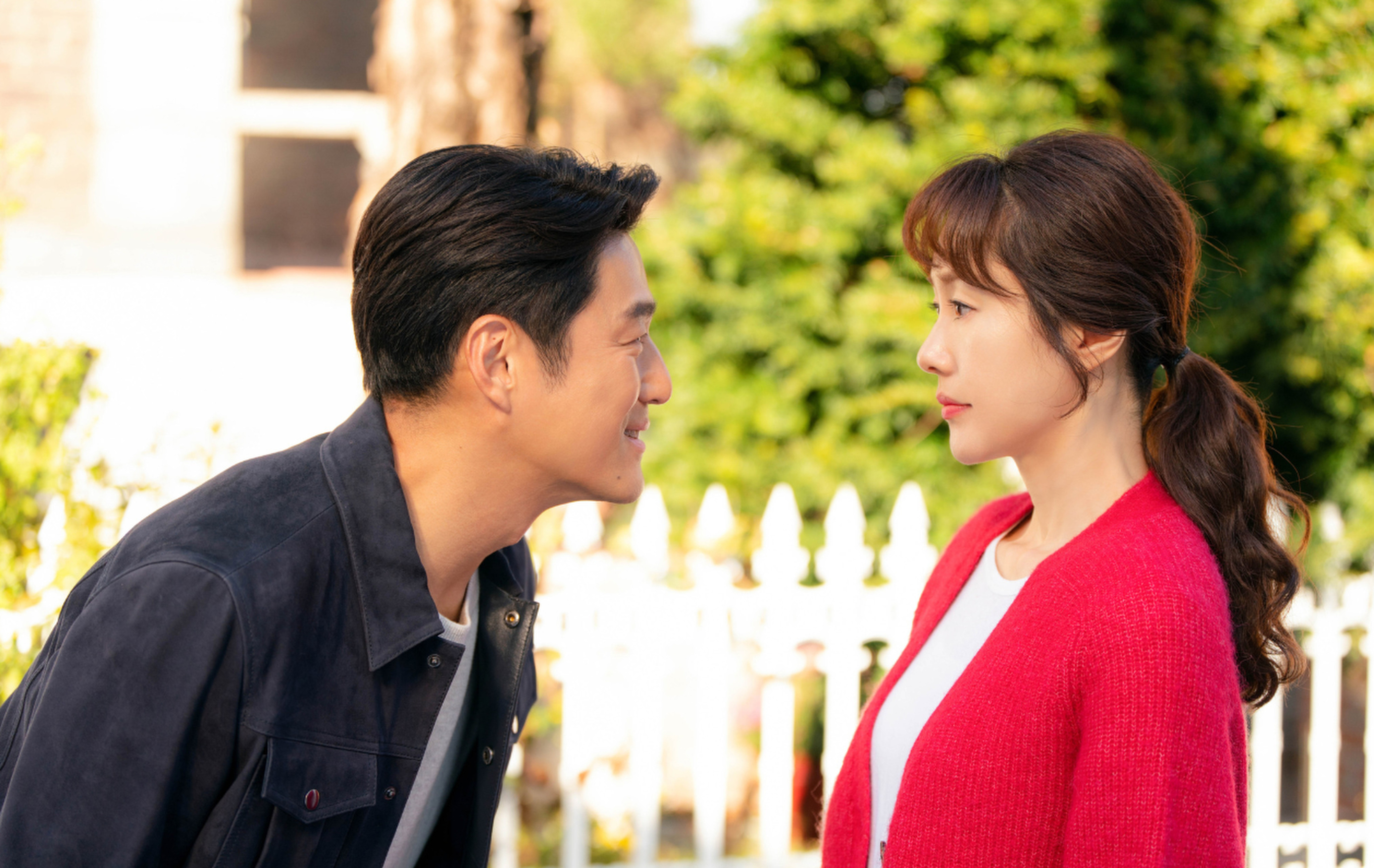 Romance in the House features Ji Jin-hee (left) and Kim Ji-soo, both in their fifties, as a divorced couple. K-dramas about young people are becoming less common as South Korean society ages and young people abandon traditional media. Photo: courtesy of JTBC