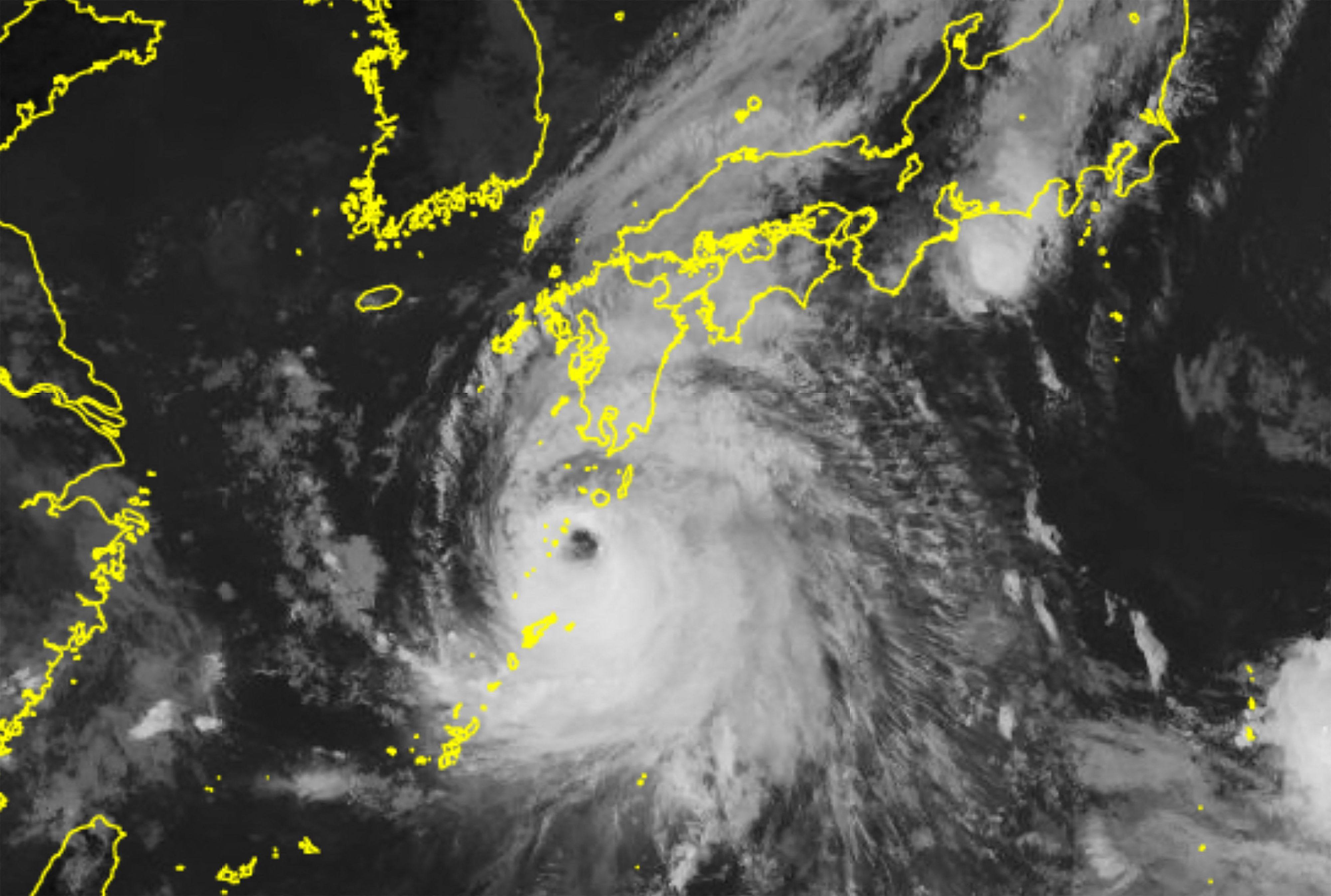 Typhoon Shanshan bears down on Japan’s Kyushu region in this satellite photo released on Wednesday. Photo: Japan Meteorological Agency / Handout via AFP