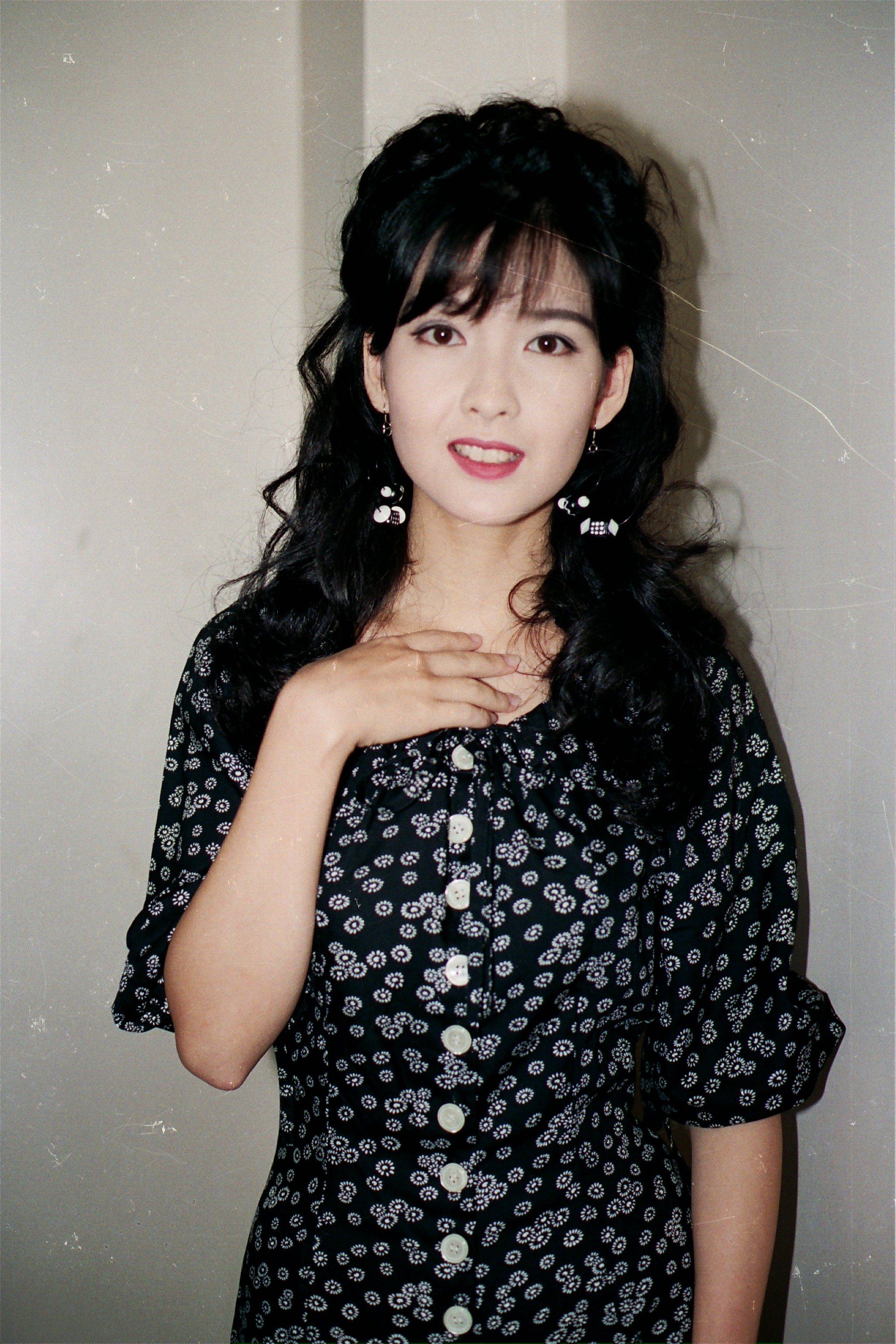 Vivian Chow backstage before  a concert in Shanghai in 1993. Photo: SCMP