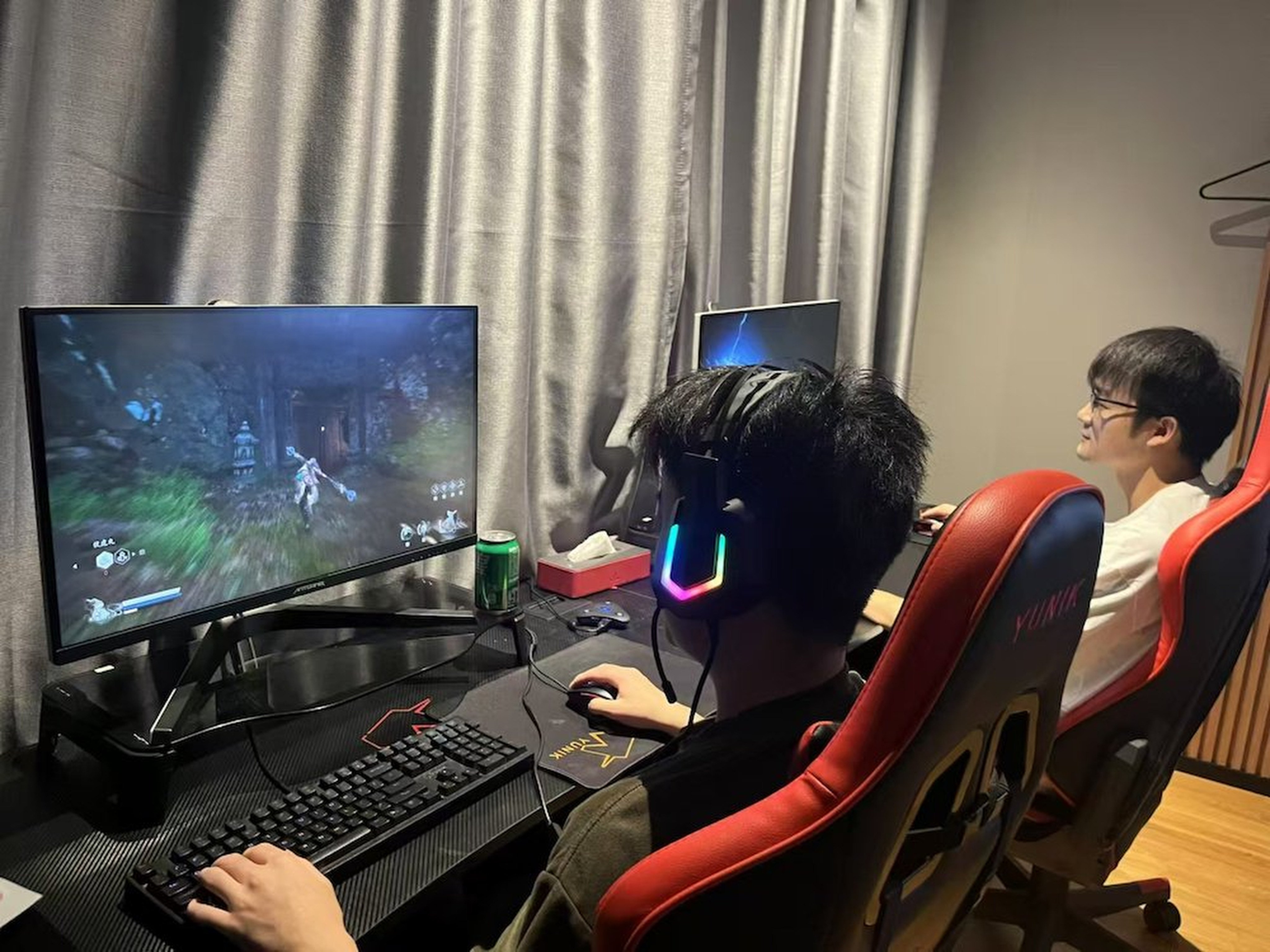 Gamers play at a Wanyoo hotel on Changshou Road in Shanghai. Photo: Weibo/ 第一财经网