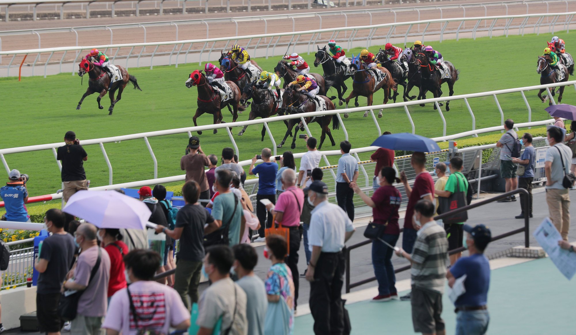 The field thunders down the home straight at Sha Tin.