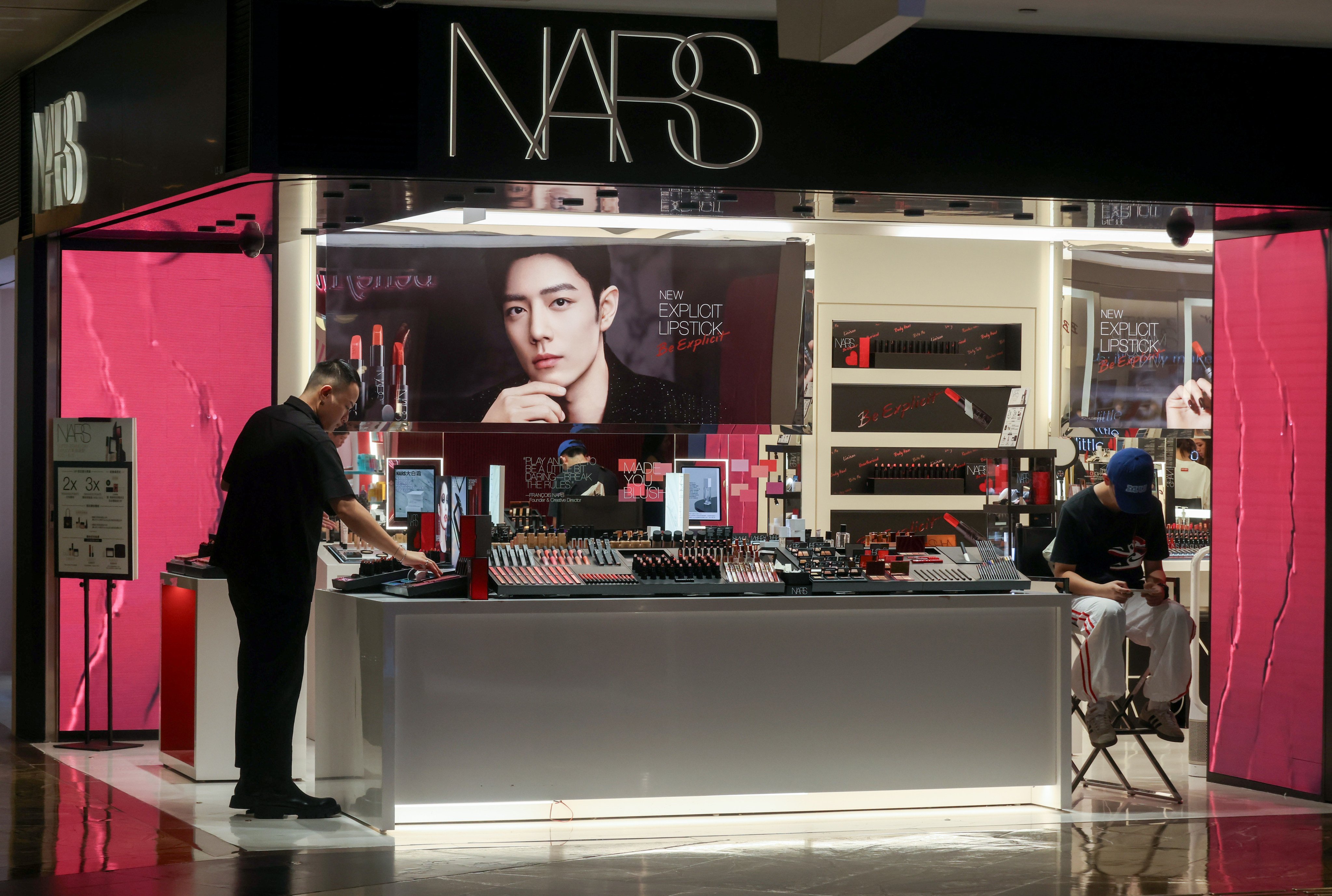 A quiet cosmetics shop in a shopping centre in Mong Kok. Photo: Jonathan Wong