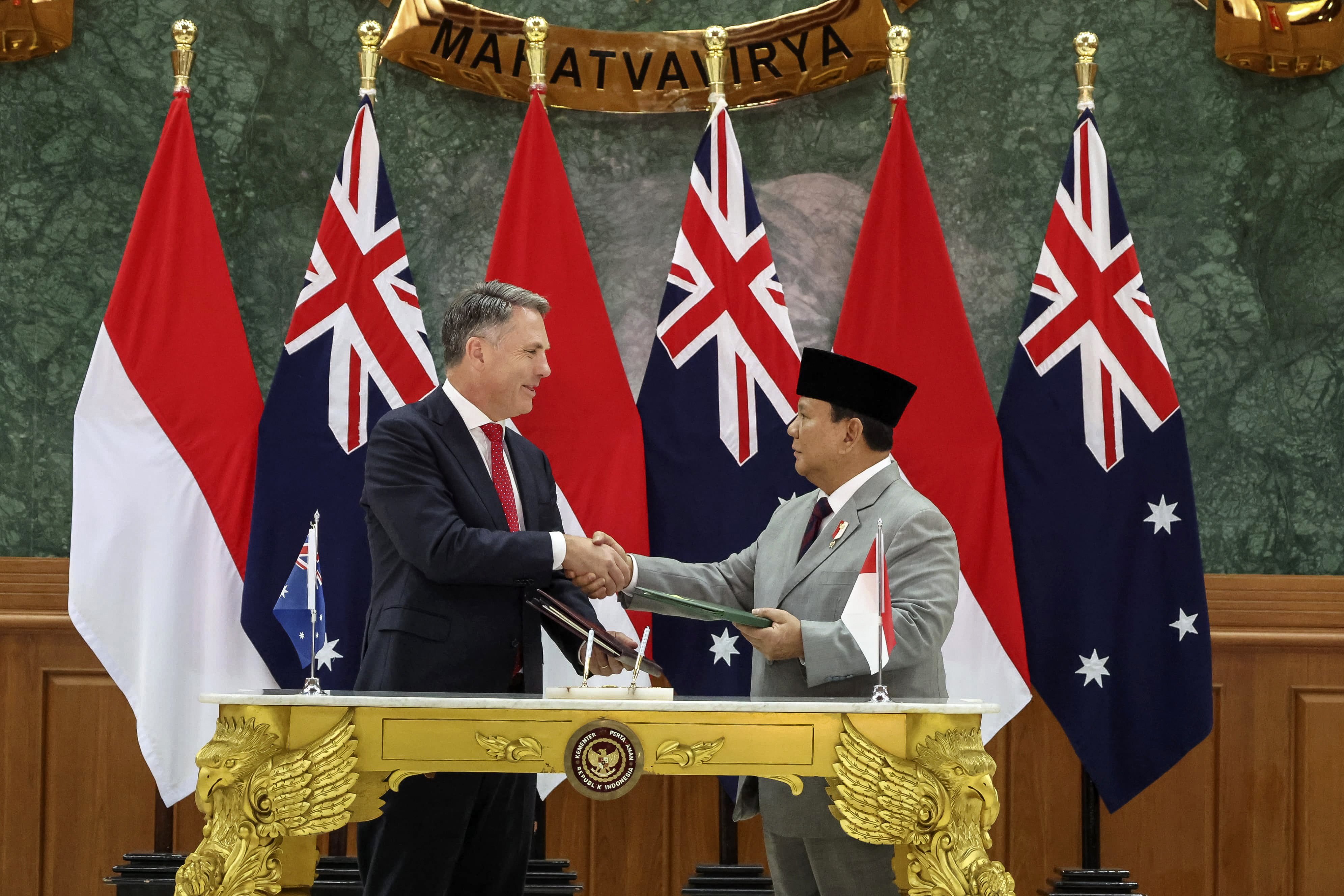 Indonesia’s Defence Minister Prabowo Subianto (right) with his Australian counterpart Richard Marles at the Military Academy in Magelang, Central Java, on August 29. Photo: EPA-EFE/Indonesian ministry of defence