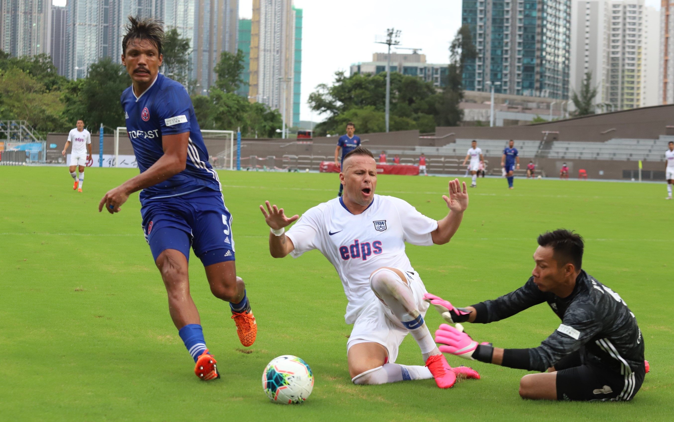 Clayton Afonso (left) in action for Eastern against Kitchee in September 2020. Photo: Chan Kin-wa.