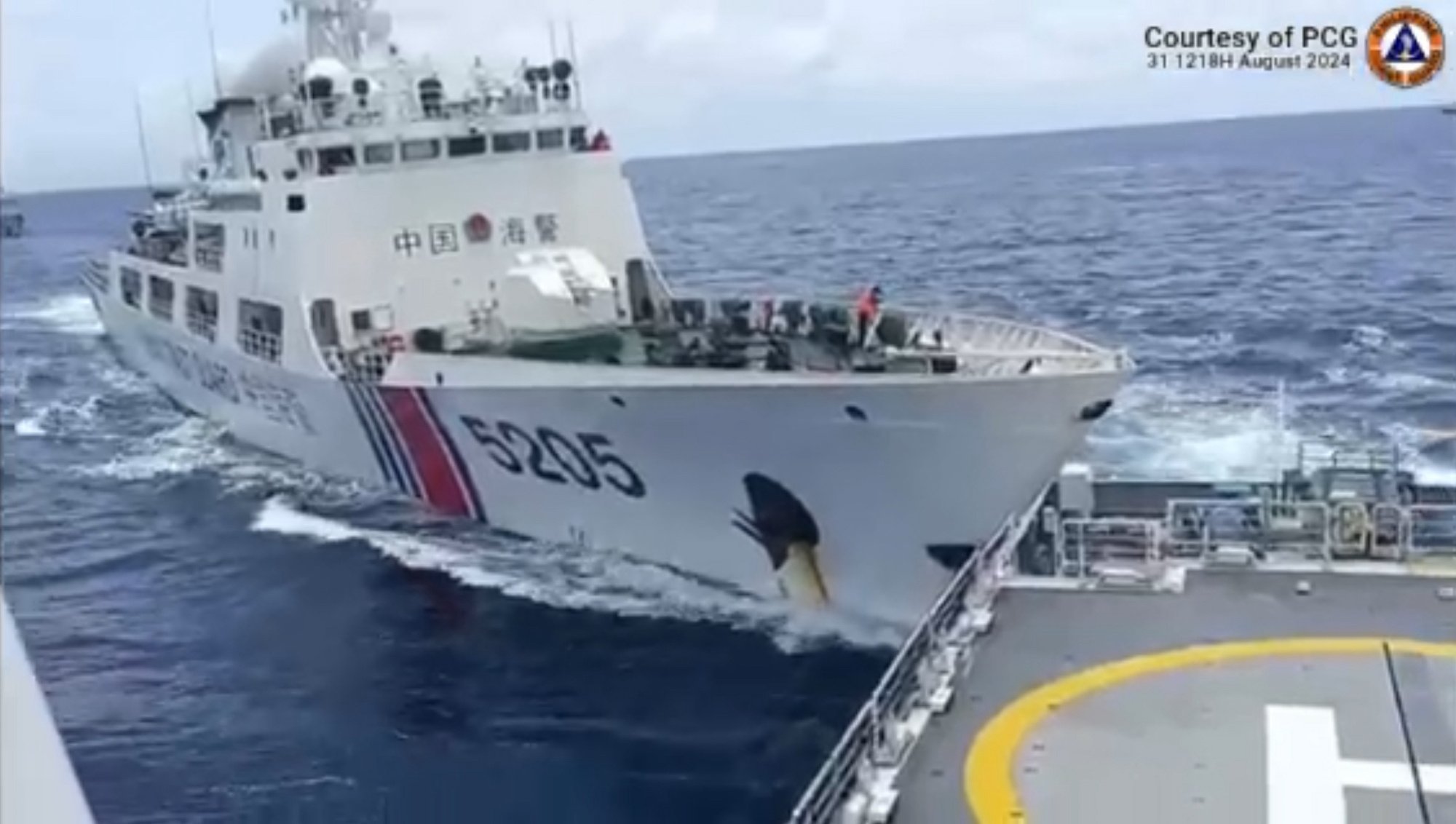 A Chinese Coast Guard vessel (left) collides with Philippine Coast Guard vessel BRP Teresa Magbanua in disputed waters of the South China Sea, on August 31. Photo: EPA-EFE/Philippine Coast Guard