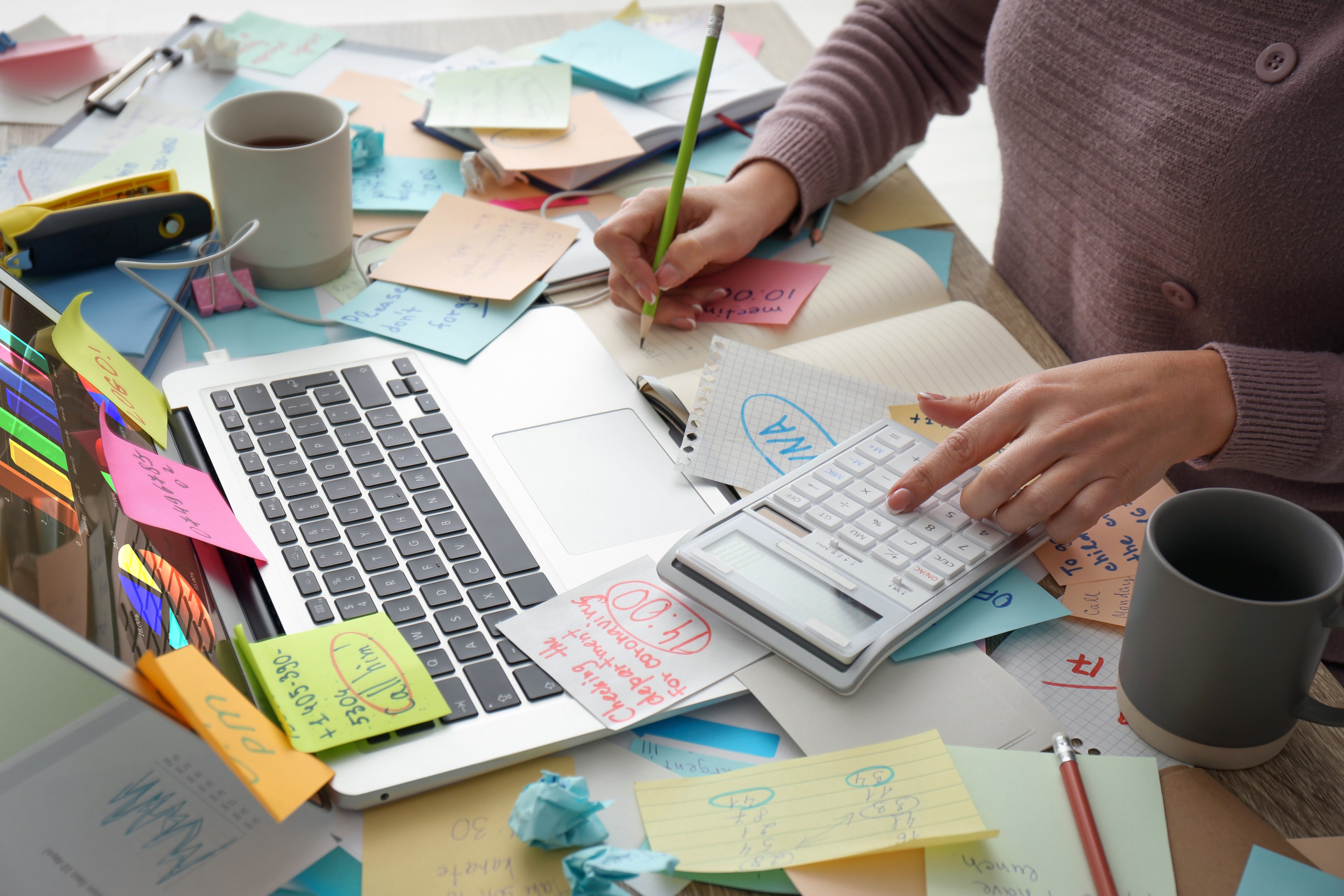 Is your desk covered in clutter? The mess may be a source of stress, and affect your concentration, a psychologist explains. Photo: Shutterstock