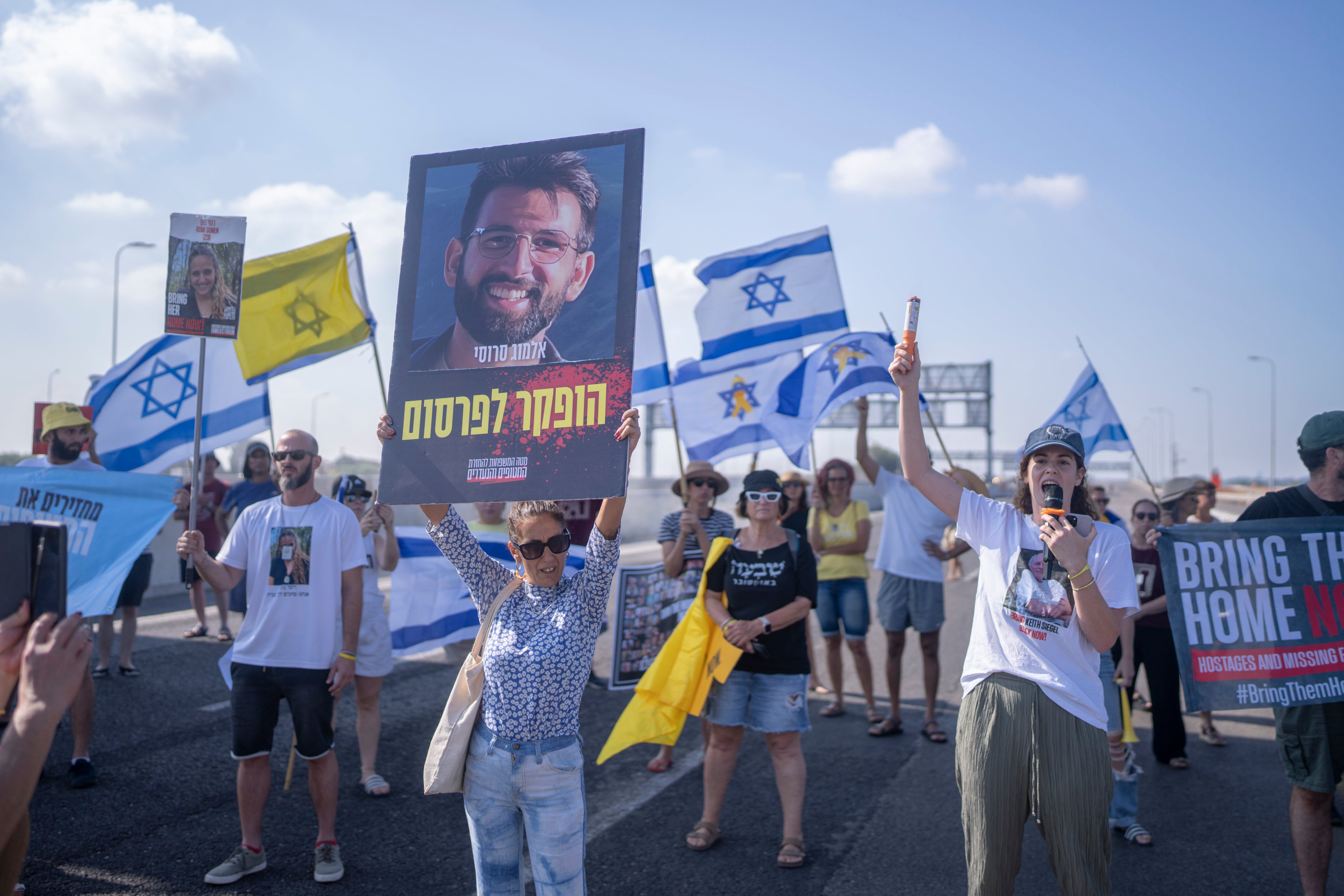 Family, friends and supporters of Israeli hostages taken by Hamas in Gaza take part in a protest, a day after the discovery of the bodies of six hostages in the Gaza Strip. Photo: dpa