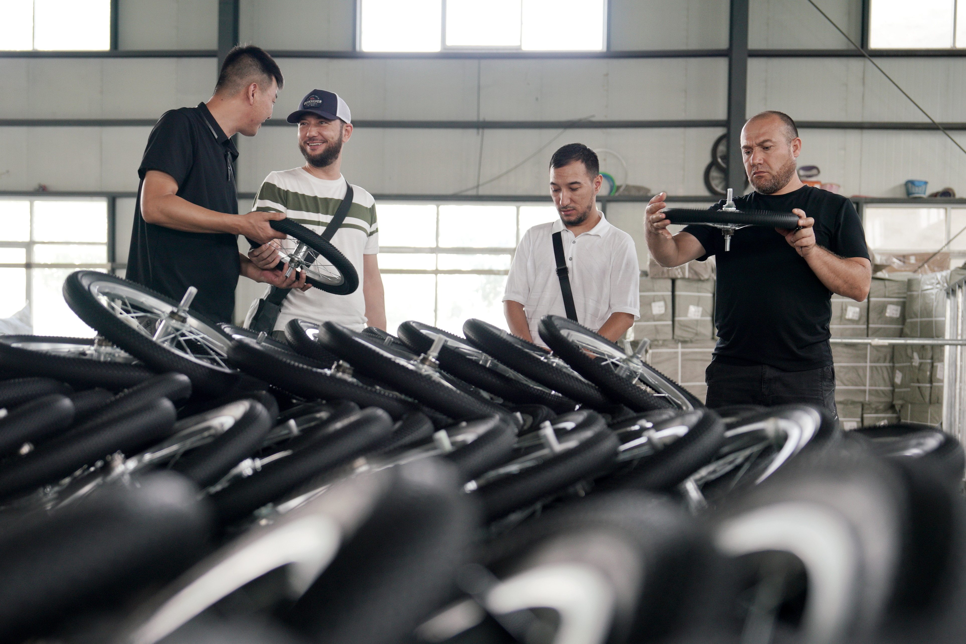 Merchants from Uzbekistan select parts at a children wheels factory in Pingxiang County in northern China’s Hebei province. Photo: Xinhua