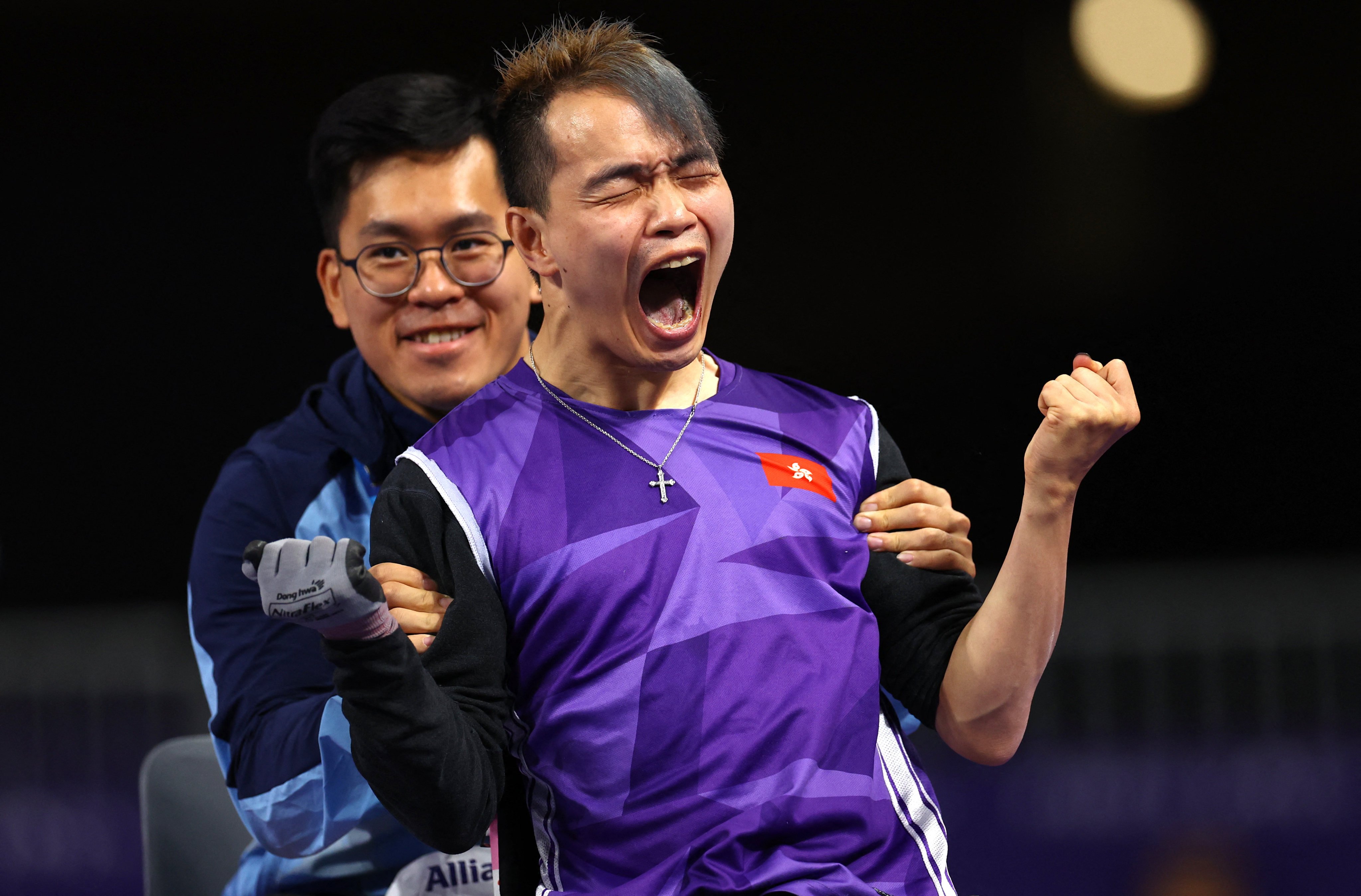 John Loung of Hong Kong celebrates after winning gold against Jung Sungjoon of South Korea. Photo: Reuters