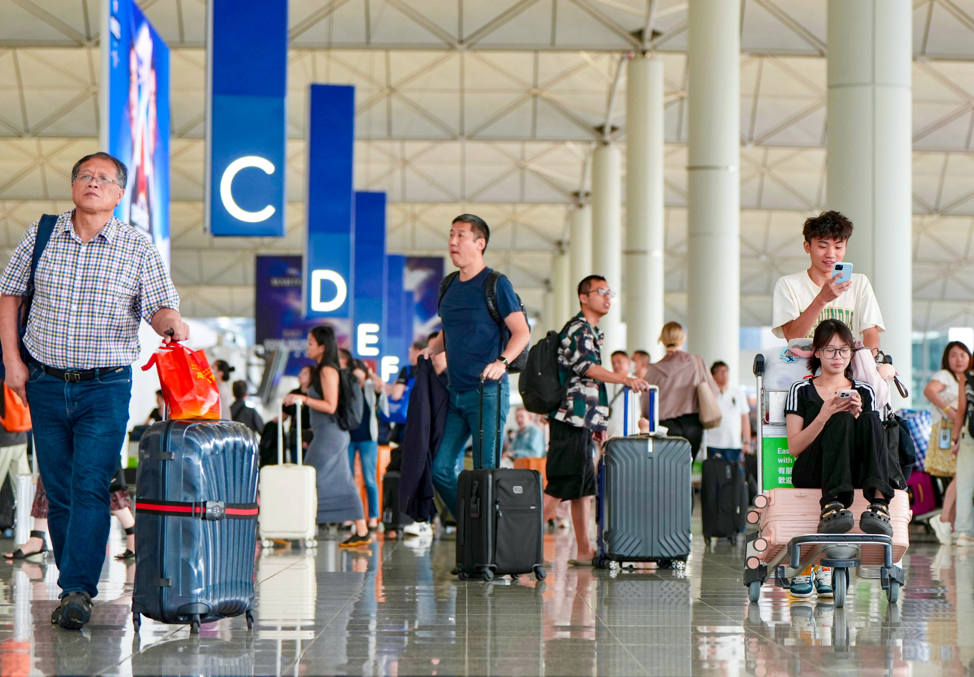 Cathay Pacific’s check-in counters at the airport operated as usual on Tuesday morning. Photo: Sam Tsang