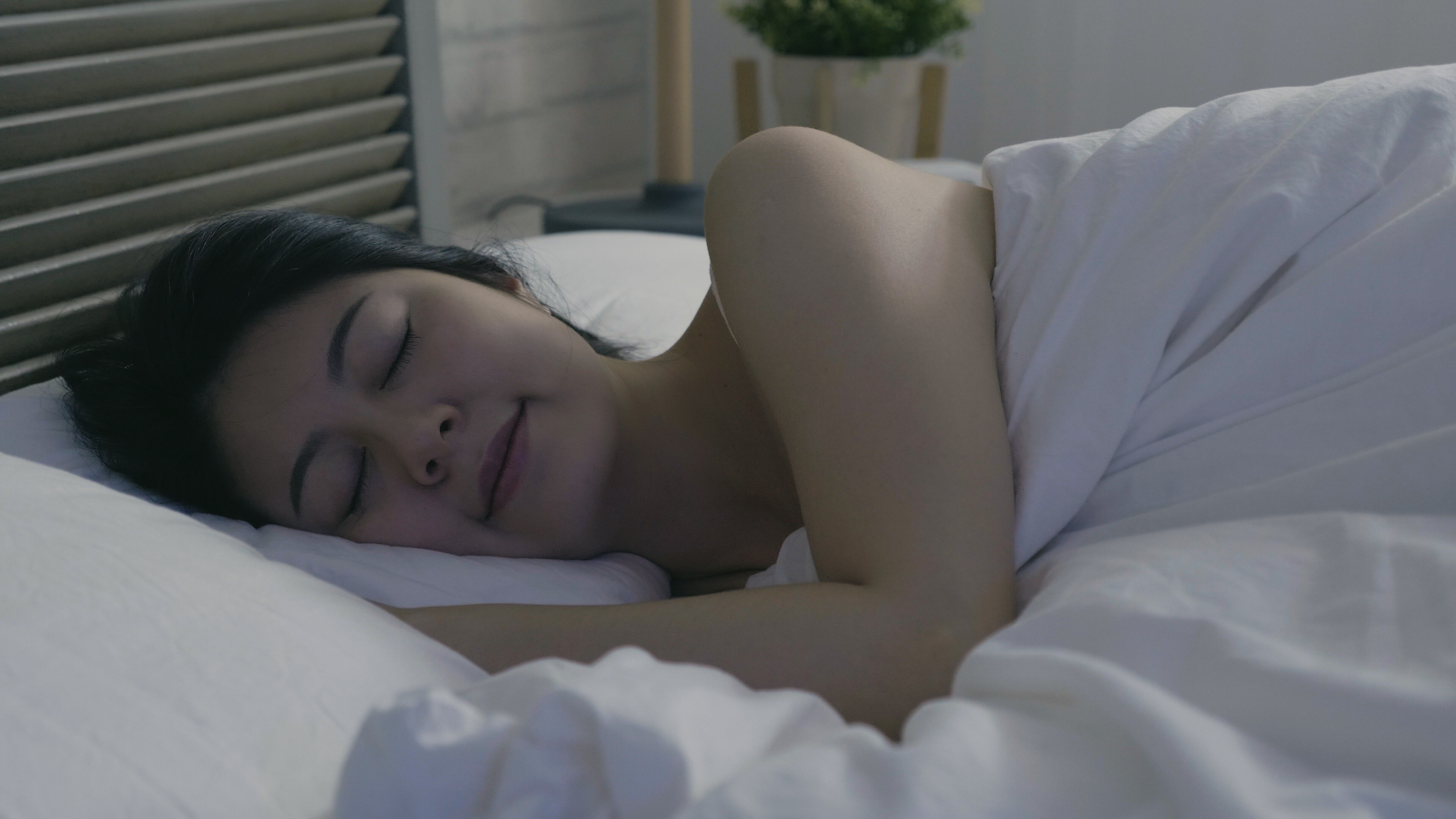 Catching up on sleep at the weekend could lower your risk of developing heart disease by nearly 20 per cent, new research finds. Photo: Shutterstock