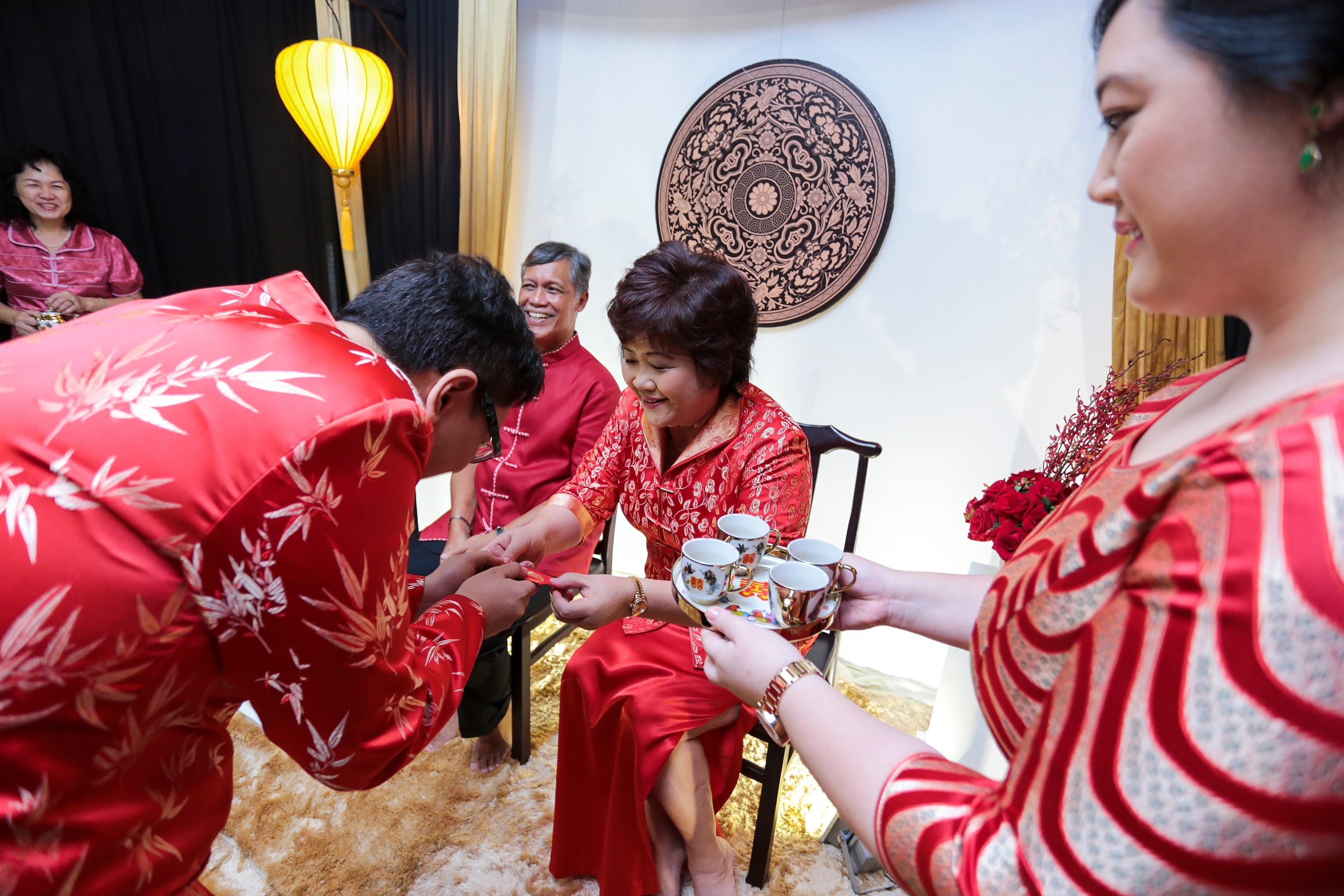 A traditional tea ceremony at a Chinese wedding. Photo: Shutterstock