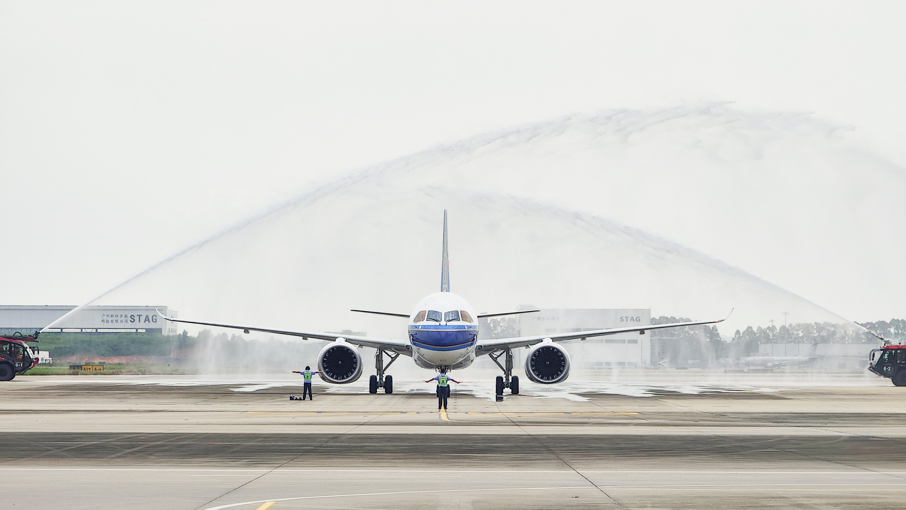 (240829) -- GUANGZHOU, Aug. 29, 2024 (Xinhua) -- The first C919 aircraft delivered to China Southern Airlines receives a ceremonial water salute on its arrival at Guangzhou Baiyun International Airport. Photo: Xinhua