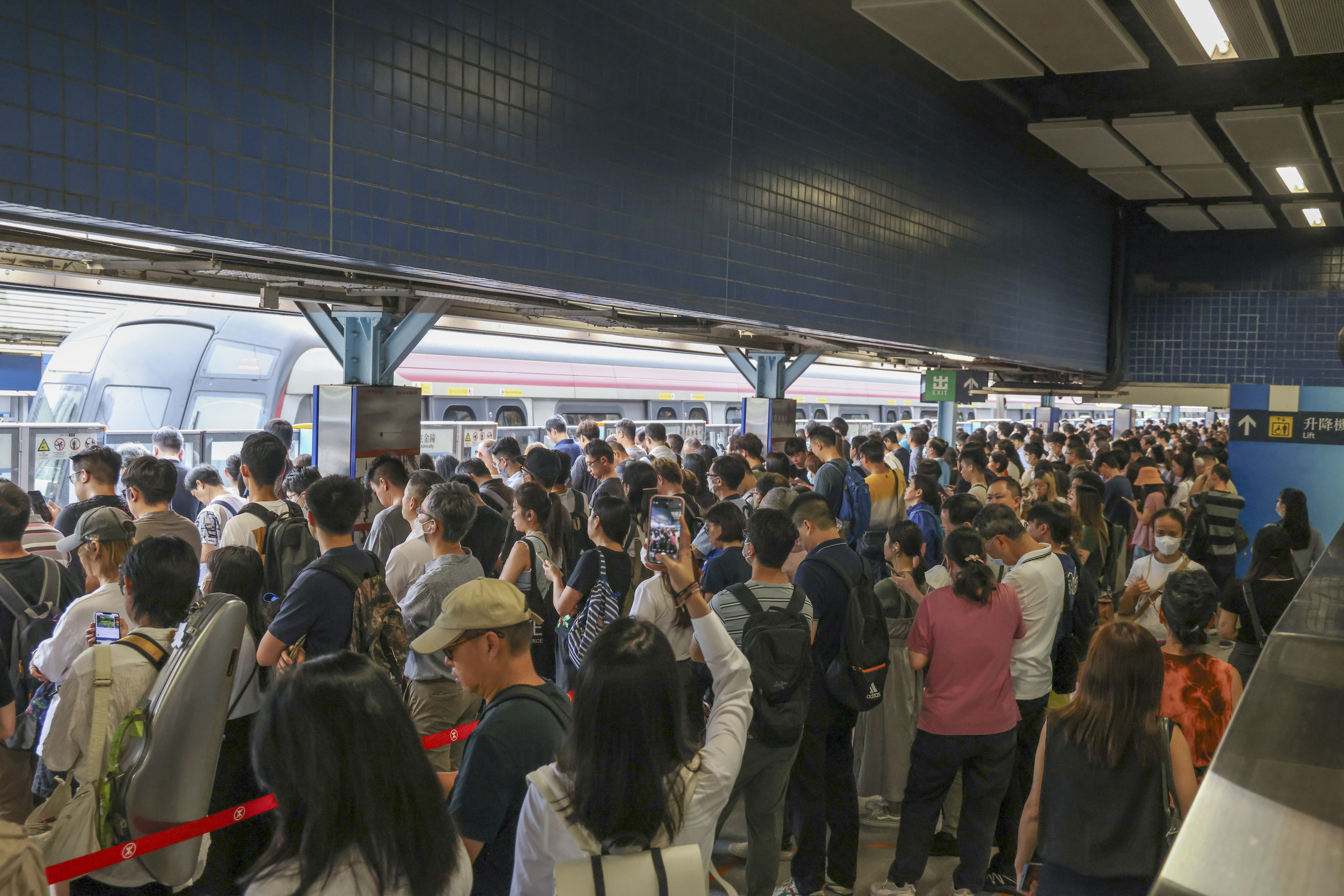 People wait for trains at Tai Wai station after the Observatory downgraded the typhoon signal to a No. 3 warning on September 6. Photo: Jelly Tse