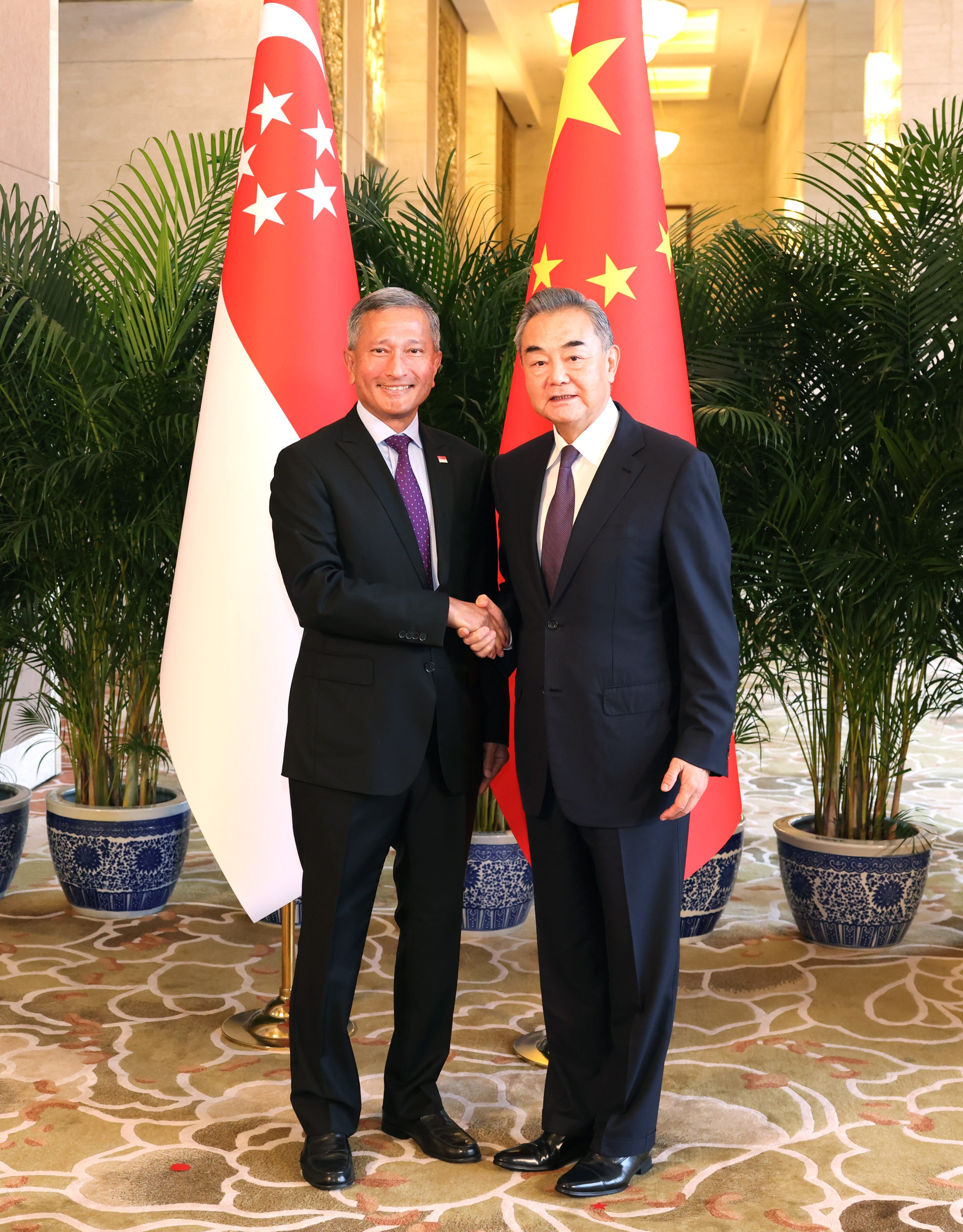 Chinese Foreign Minister Wang Yi (right) meets his Singaporean counterpart, Vivian Balakrishnan, in Beijing on Monday. Photo: Xinhua