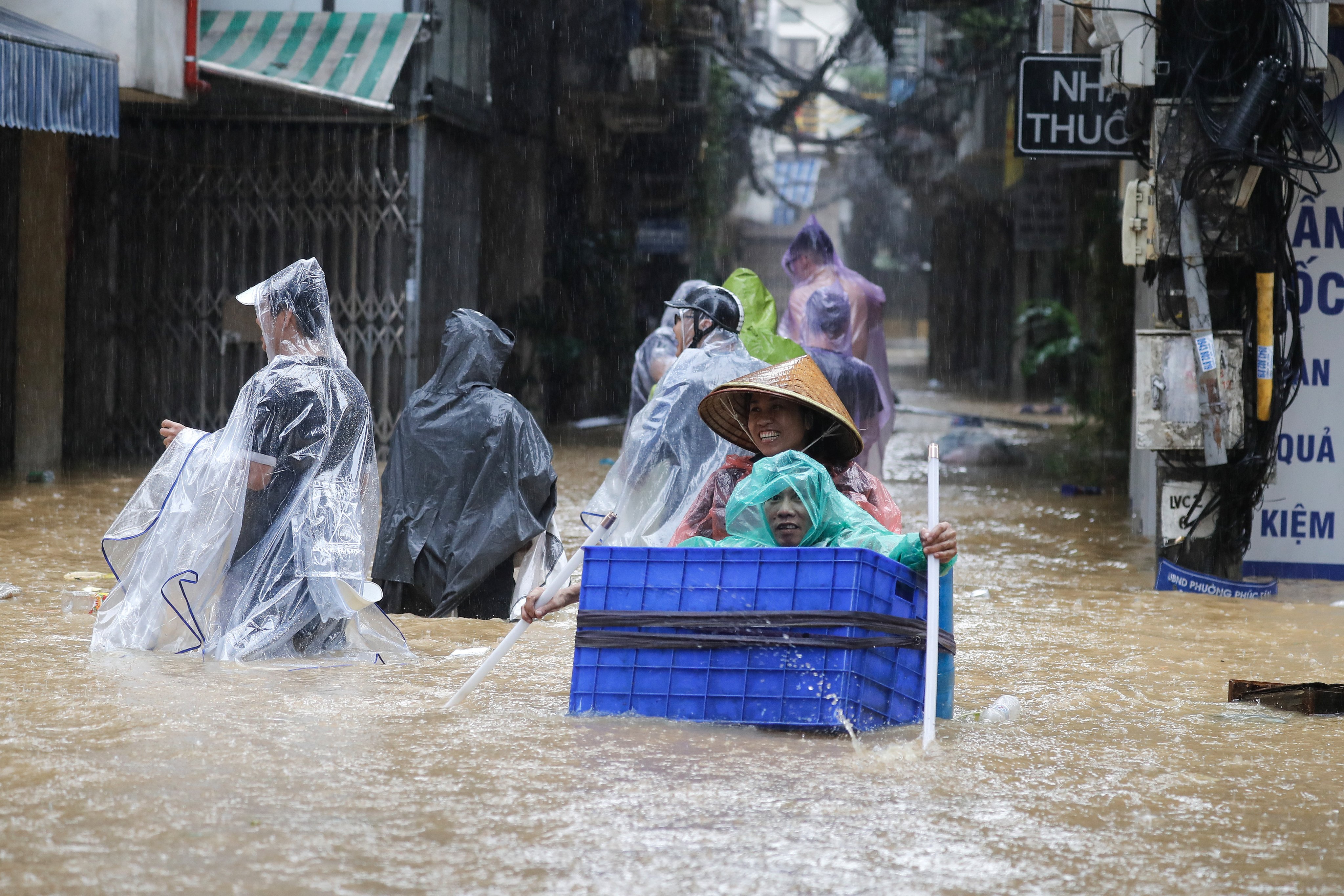 Typhoon Yagi has triggered severe flooding in Hanoi. The Red River’s rapid rise inundated communities along the riverbank, forcing residents to seek refuge in safer areas. Photo: EPA-EFE