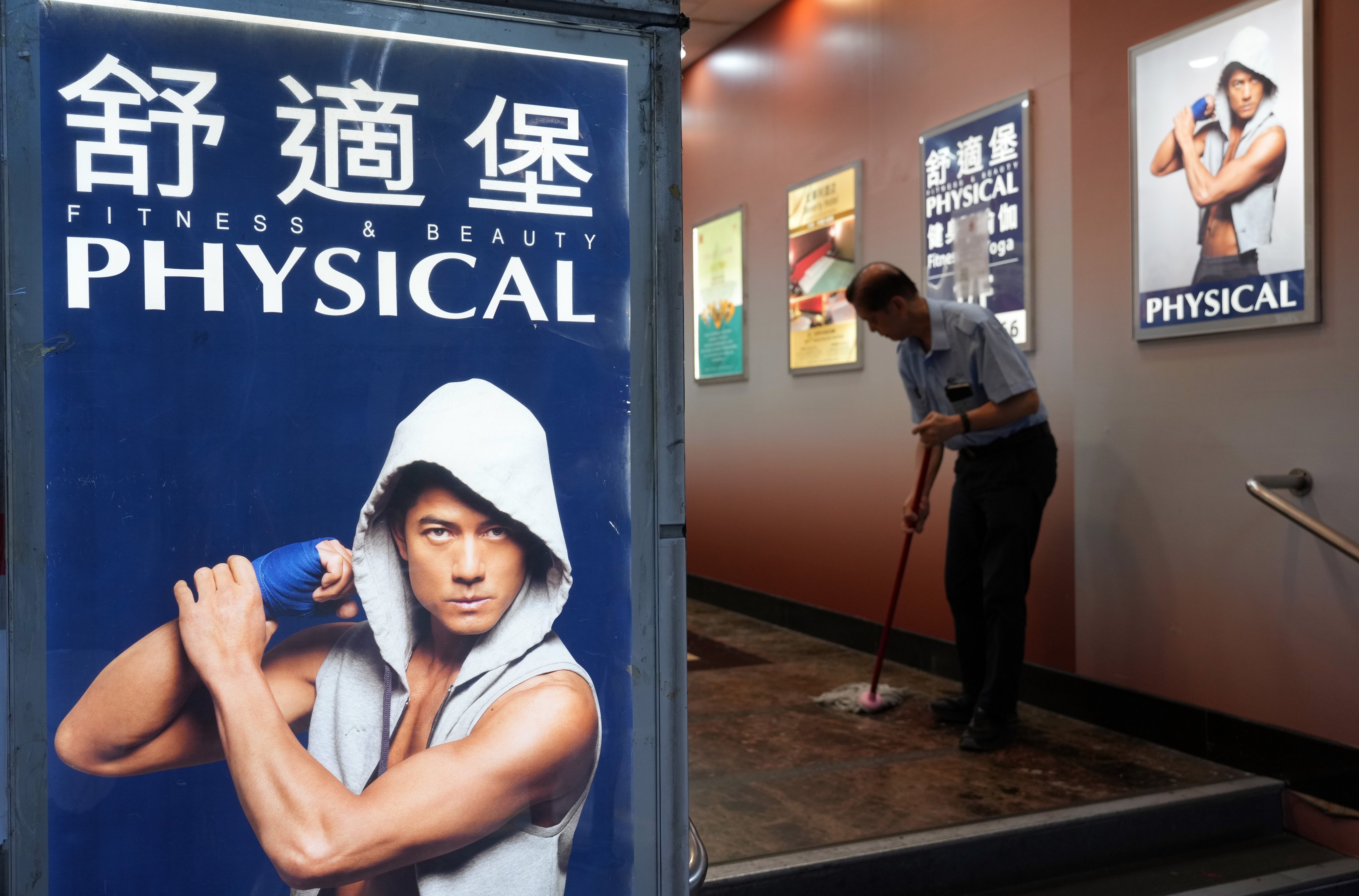 A director of Hong Kong gym chain Physical was released on bail after surrendering to customs. Photo: Sam Tsang