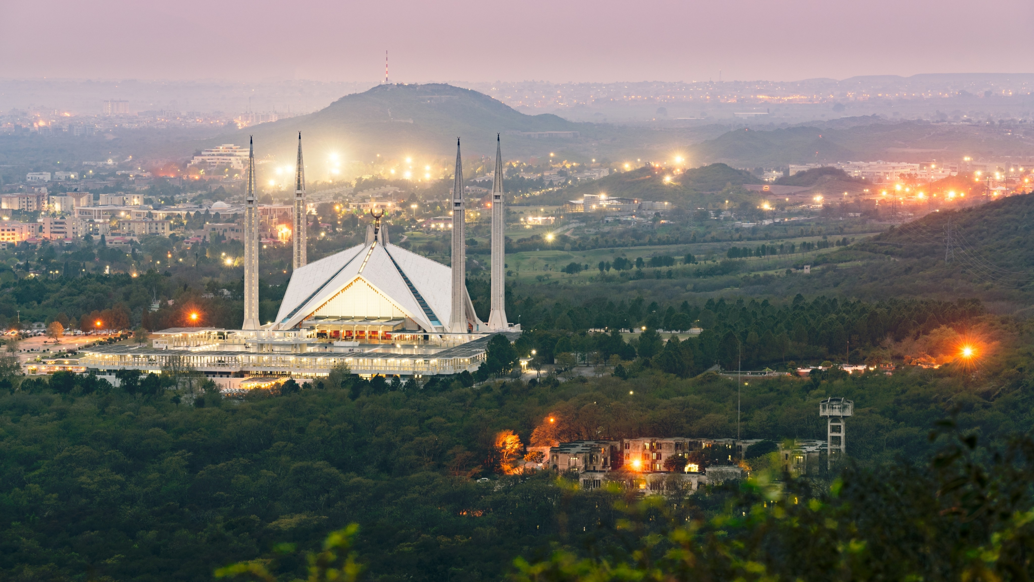 Faisal Mosque in Islamabad. Khalil Hashmi says visa-free access for Hong Kong residents will generate new business for Pakistan, including through greater tourism. Photo: Shutterstock