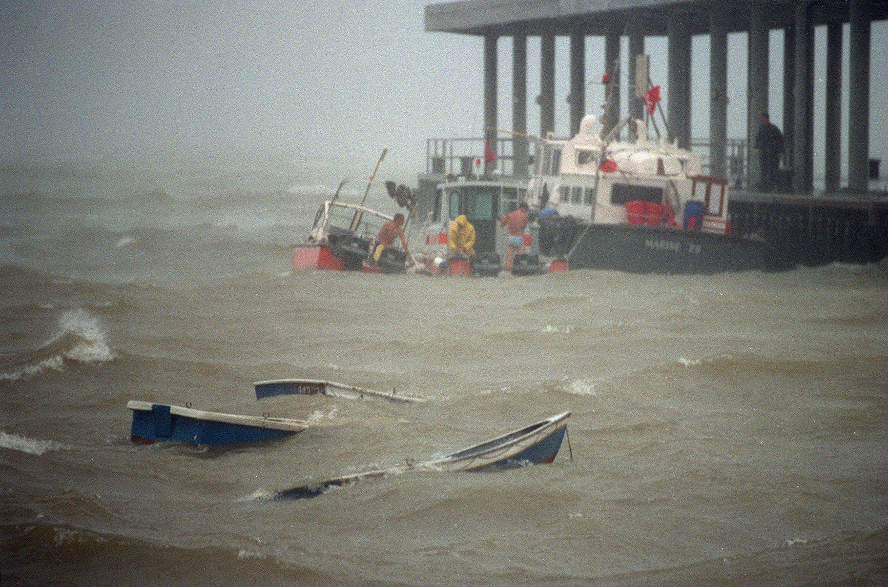 Sampans drift off Sai Kung Pier after being carried away by huge waves caused by Typhoon York on September 16, 1999. Photo: Dickson Lee