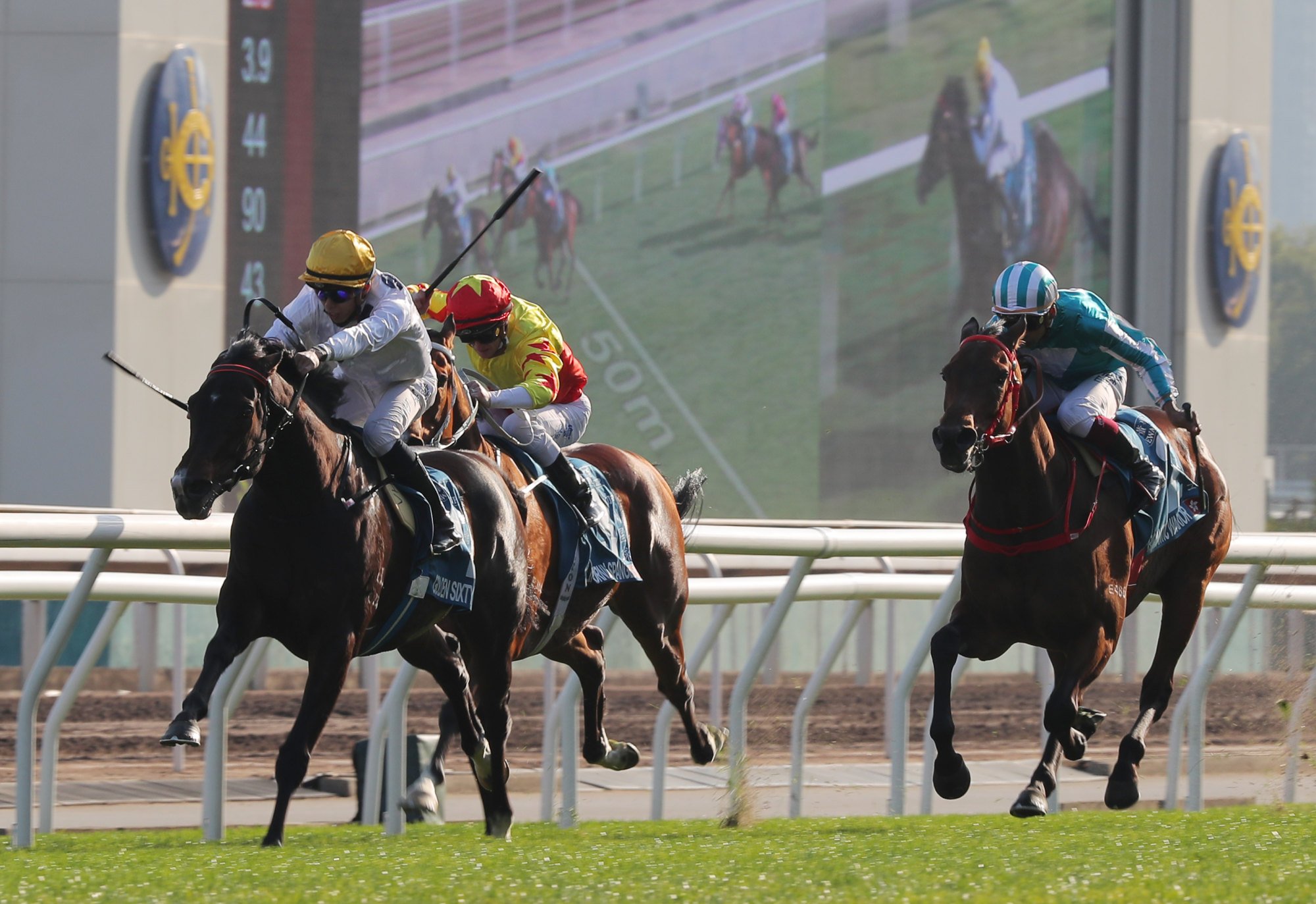 Golden Sixty (left) defeats California Spangle (middle) and Romantic Warrior in the 2023 Stewards’ Cup.