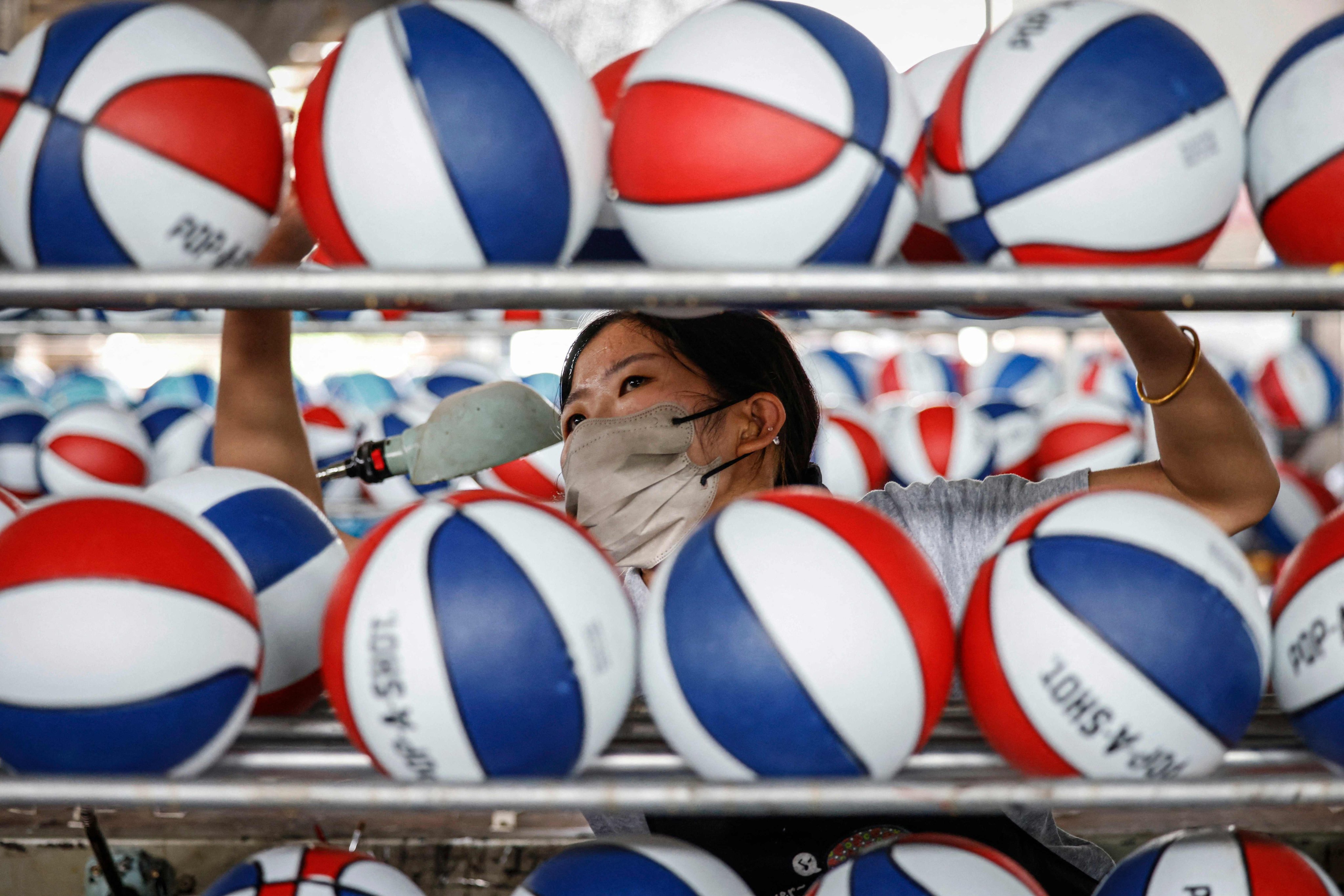 China’s economy is facing downward pressure as companies downsize, households cut spending and investors remain cautious. Photo: AFP