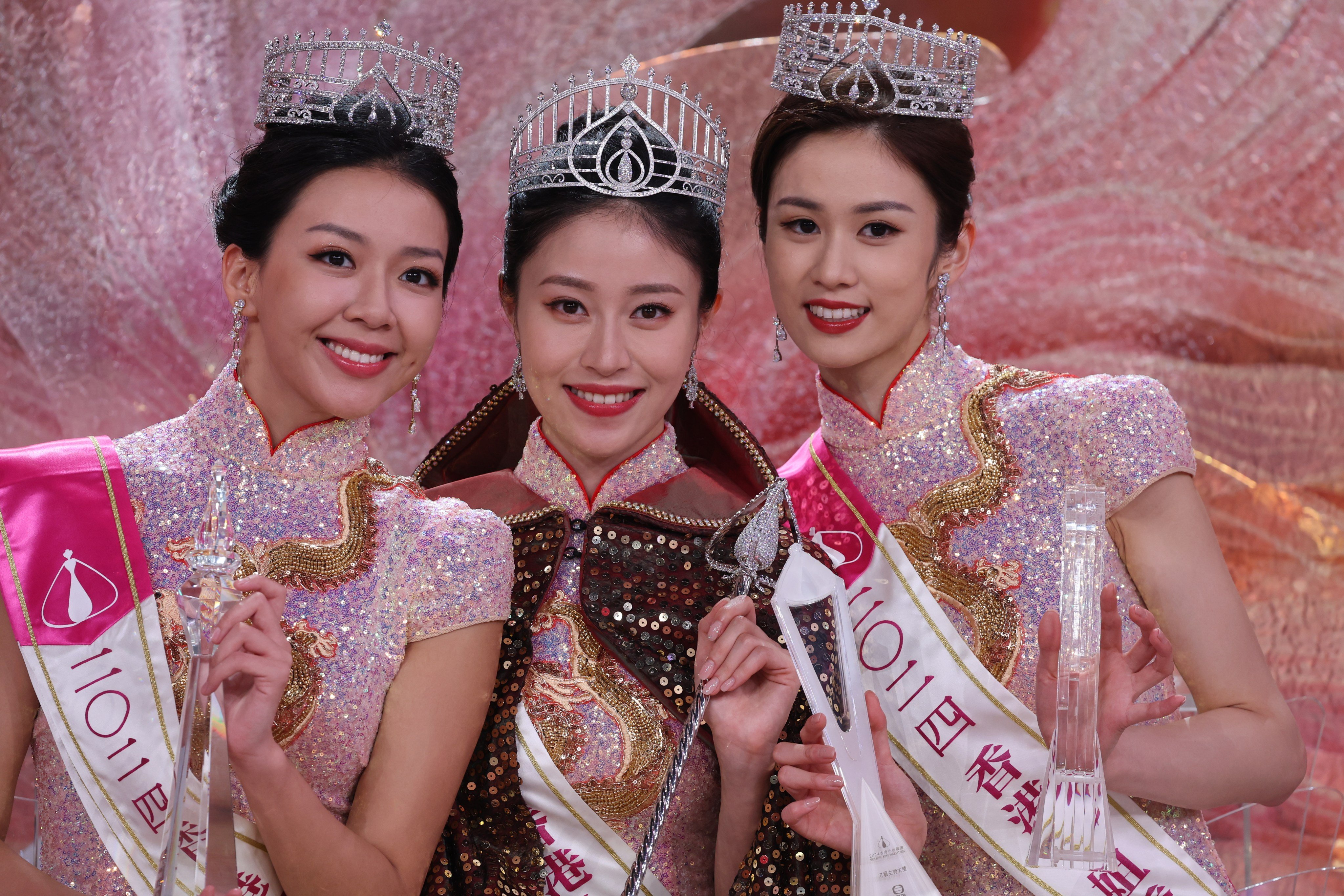 Miss Hong Kong Ellyn Ngai is flanked by first runner-up Emily Leung (left)  and second runner-up Amina Yeung. Photo: Dickson Lee