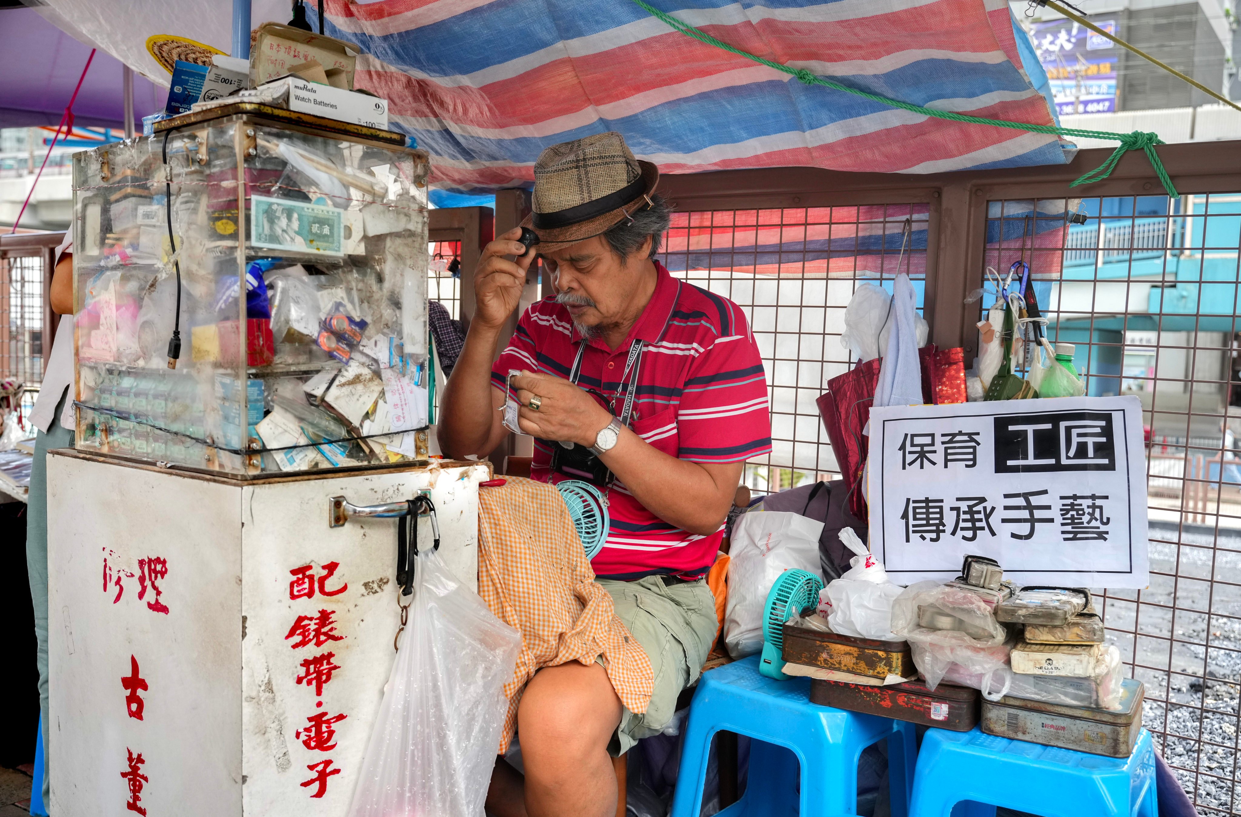 Shir Wing-shing has been fixing people’s watches in Kwun Tong for 20 years. Photo: May Tse