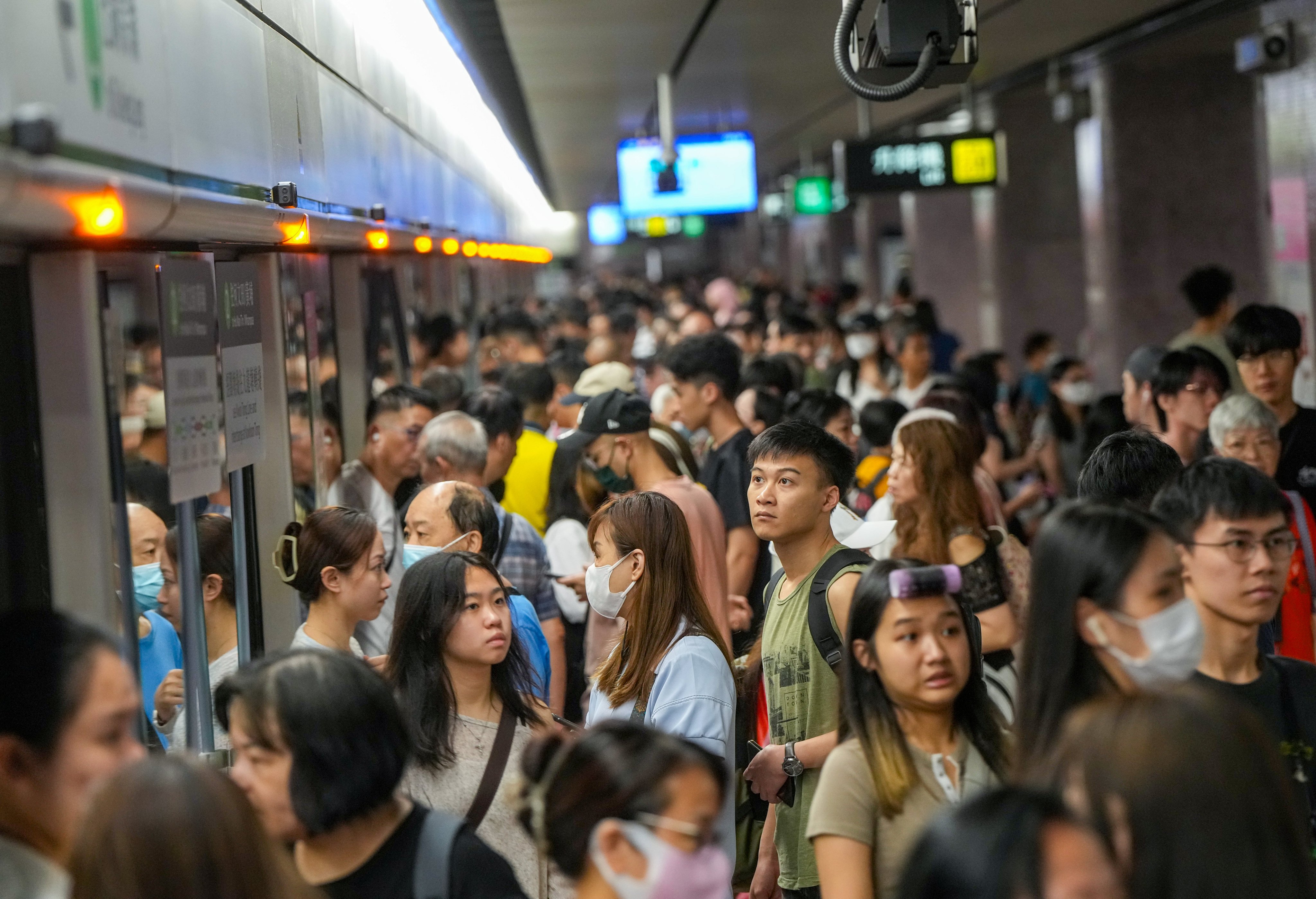 Octopus card holders will enjoy 25 per cent discount on MTR rides on the National Day holiday. Photo: Sam Tsang