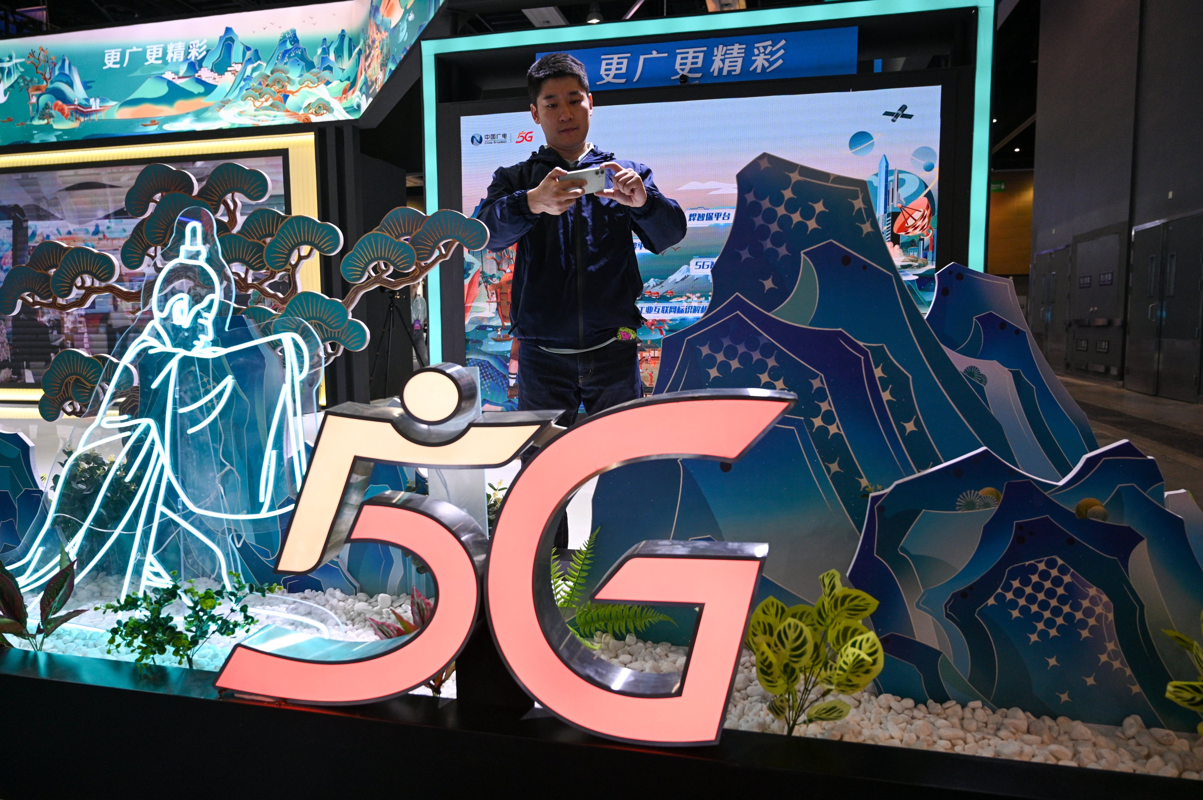 A visitor takes photos of a 5G sign during an achievement exhibition of the 2023 Global Industrial Internet Conference in Shenyang, Liaoning province. Photo: China News Service via Getty Images