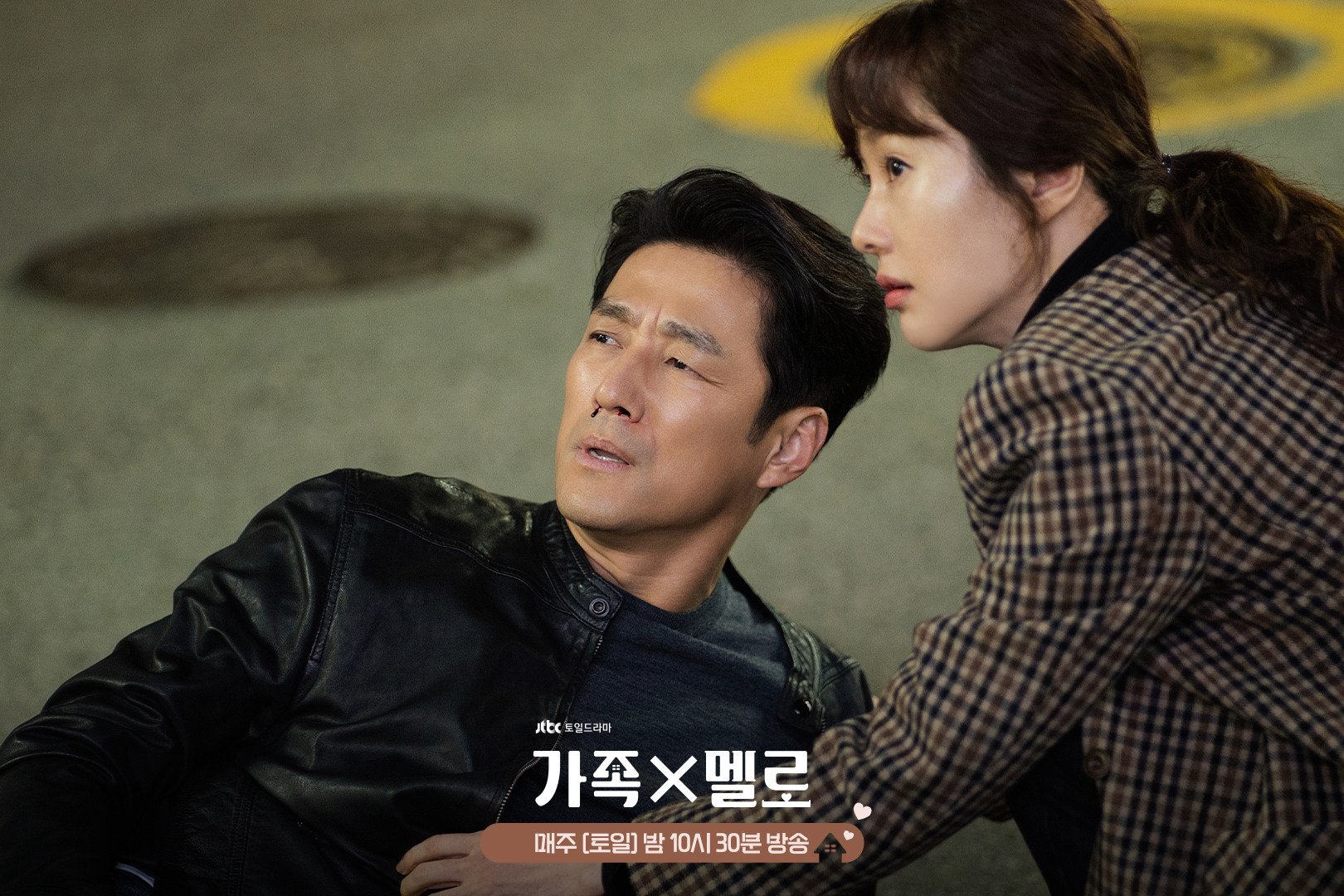 Ji Jin-hee (left) as Moo-jin and Kim Ji-soo as the ex-wife he is challenged to woo again in a still from Netflix Korean drama series Romance in the House.