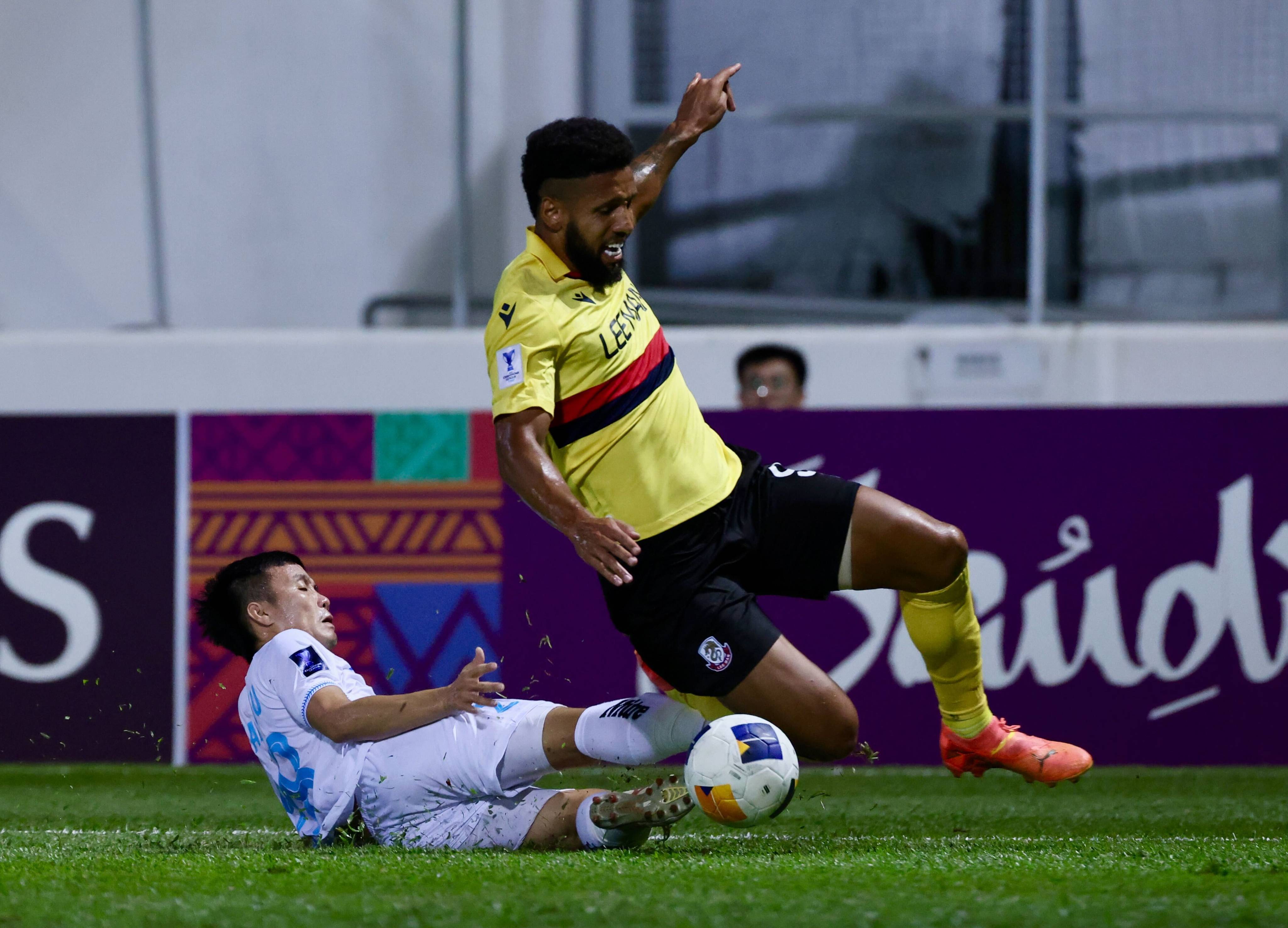 Lee Man’s Samuel Rosa (right) is tackled by Nam Dinh’s To Van Vu during their side’s AFC Champions League Two clash at Mong Kok Stadium. Photo: Jonathan Wong