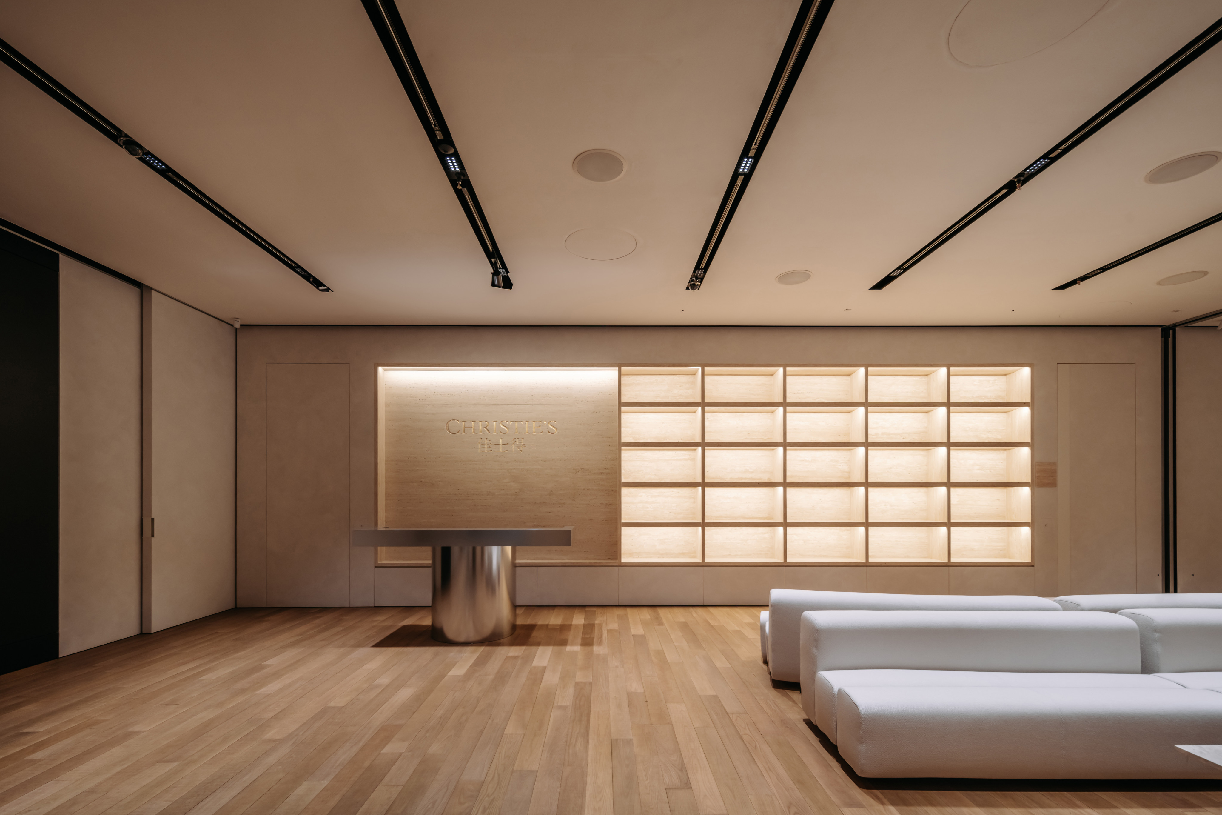 The clients’ lounge at Christie’s new Asia headquarters in Hong Kong’s The Henderson. Photo: Christie’s 