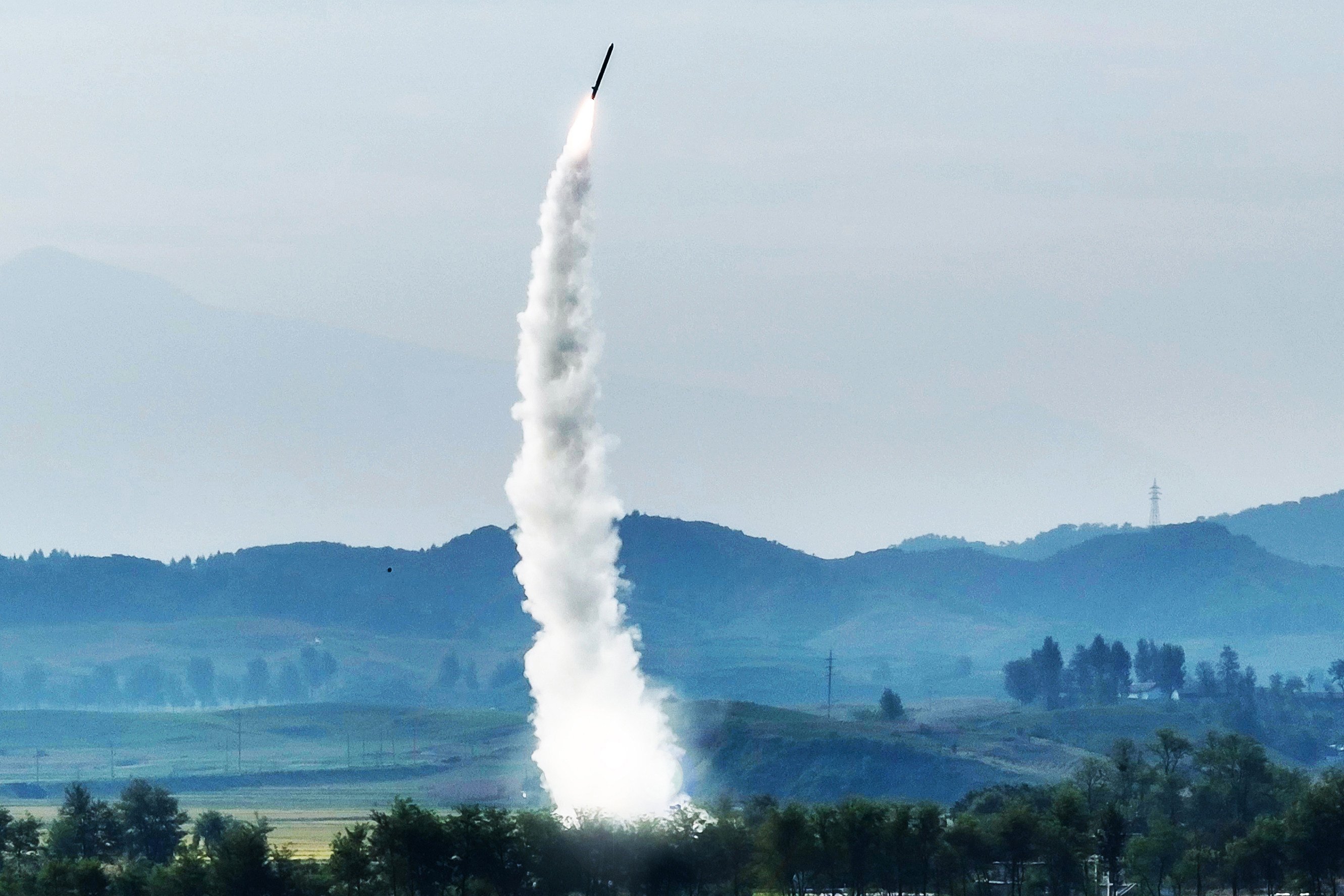 The North Korean Missile Administration successfully test-fires the Hwasongpho-11-Da-4.5, a new tactical ballistic missile equipped with a 4.5-ton warhead. Photo: KCNA