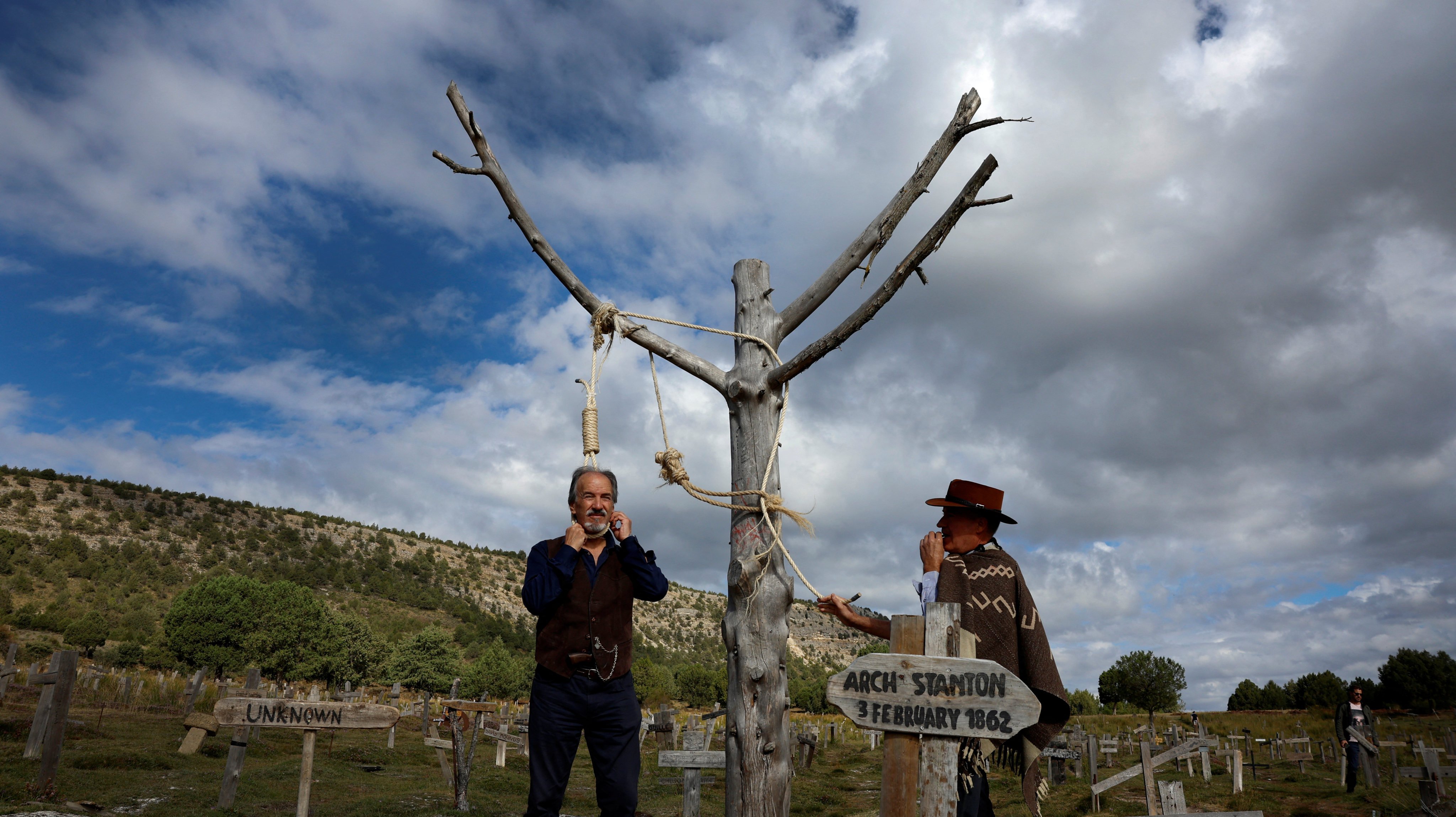 Angel Sanchez (right) and Luciano Maldonado Moreno play out a scene at Sad Hill cemetery in Santo Domingo de Silos, Spain, on September 8, 2024. Photo: Reuters