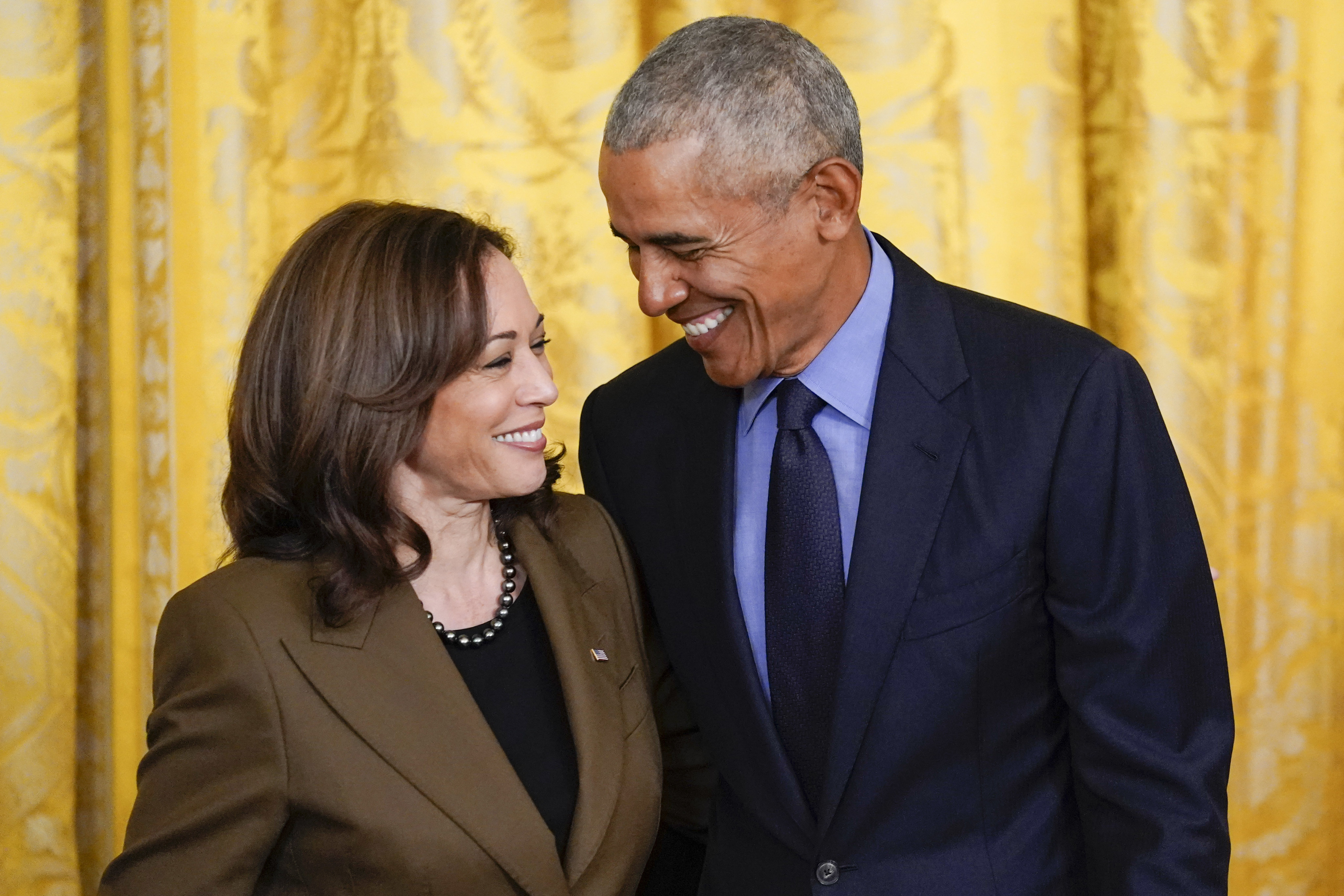 Barack Obama talks with Kamala Harris during an event at the White House in 2022. Photo: AP 