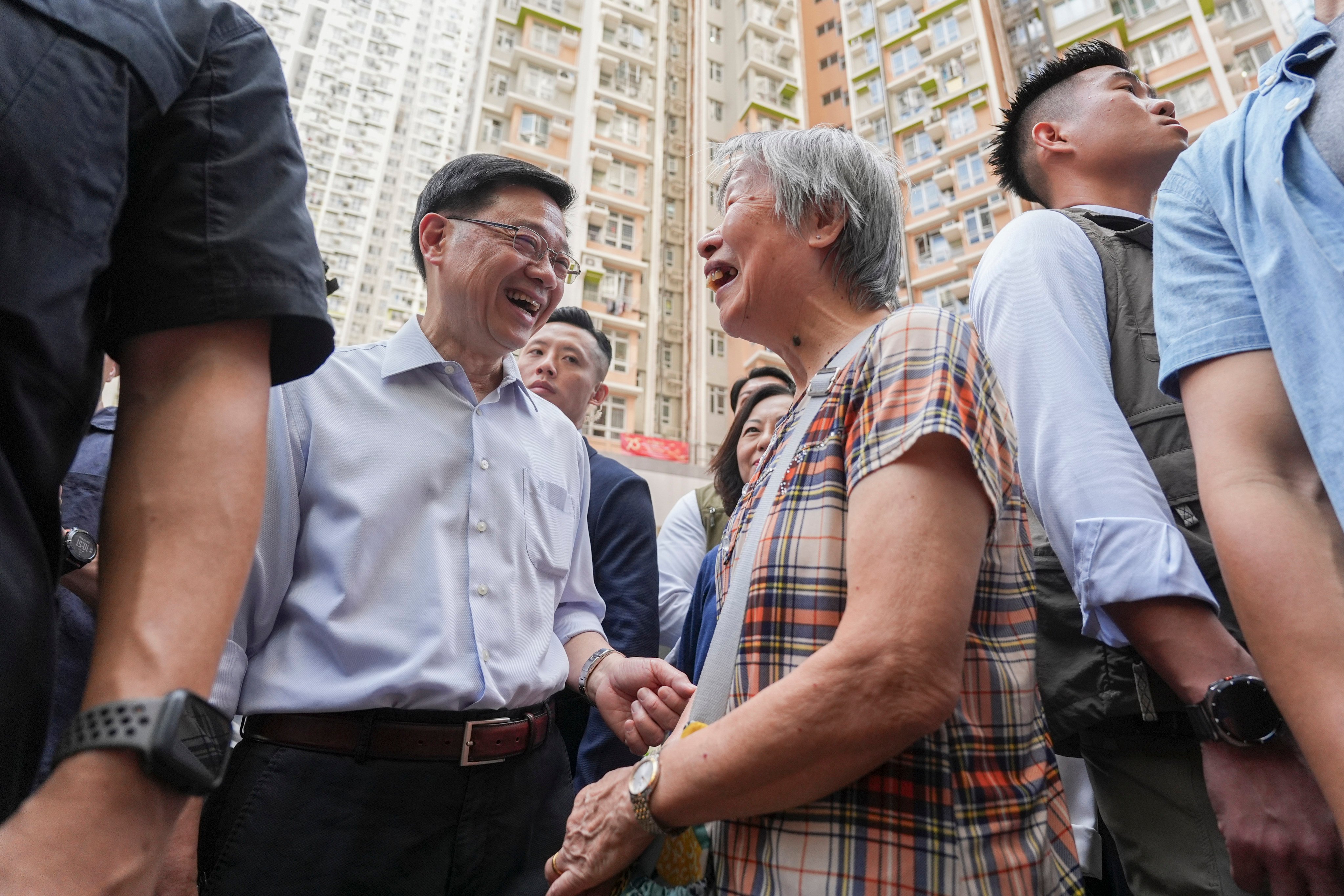 Chief Executive John Lee Ka-chiu speaks with a resident on a visit to Kai Chuen Shopping Centre in Hong Kong’s Wong Tai Sin district on September 14. Photo: Eugene Lee