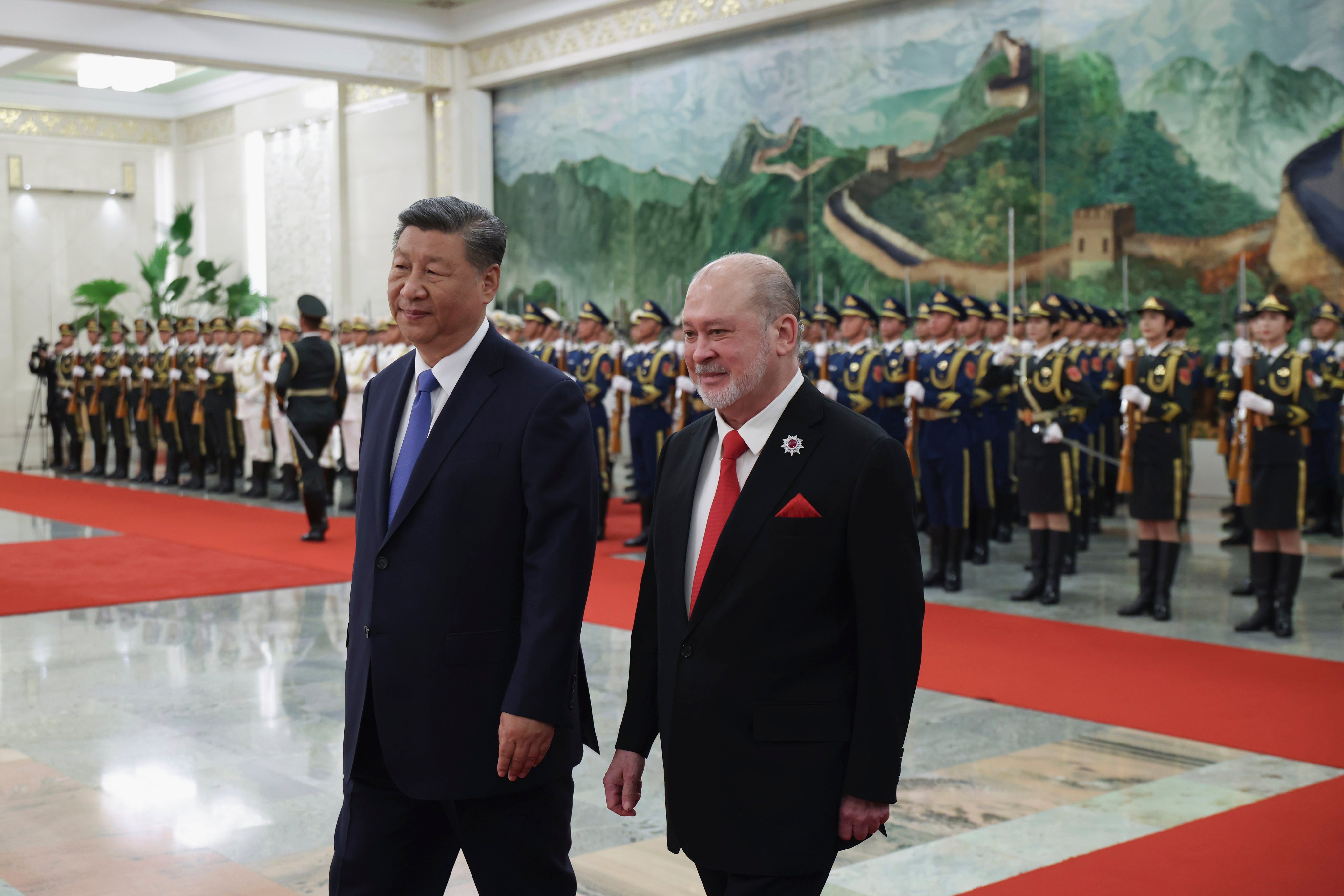 Chinese President Xi Jinping (left), and Malaysian King Sultan Ibrahim Iskandar pass by an honour guard at the Great Hall of the People in Beijing on Friday. Photo: AP