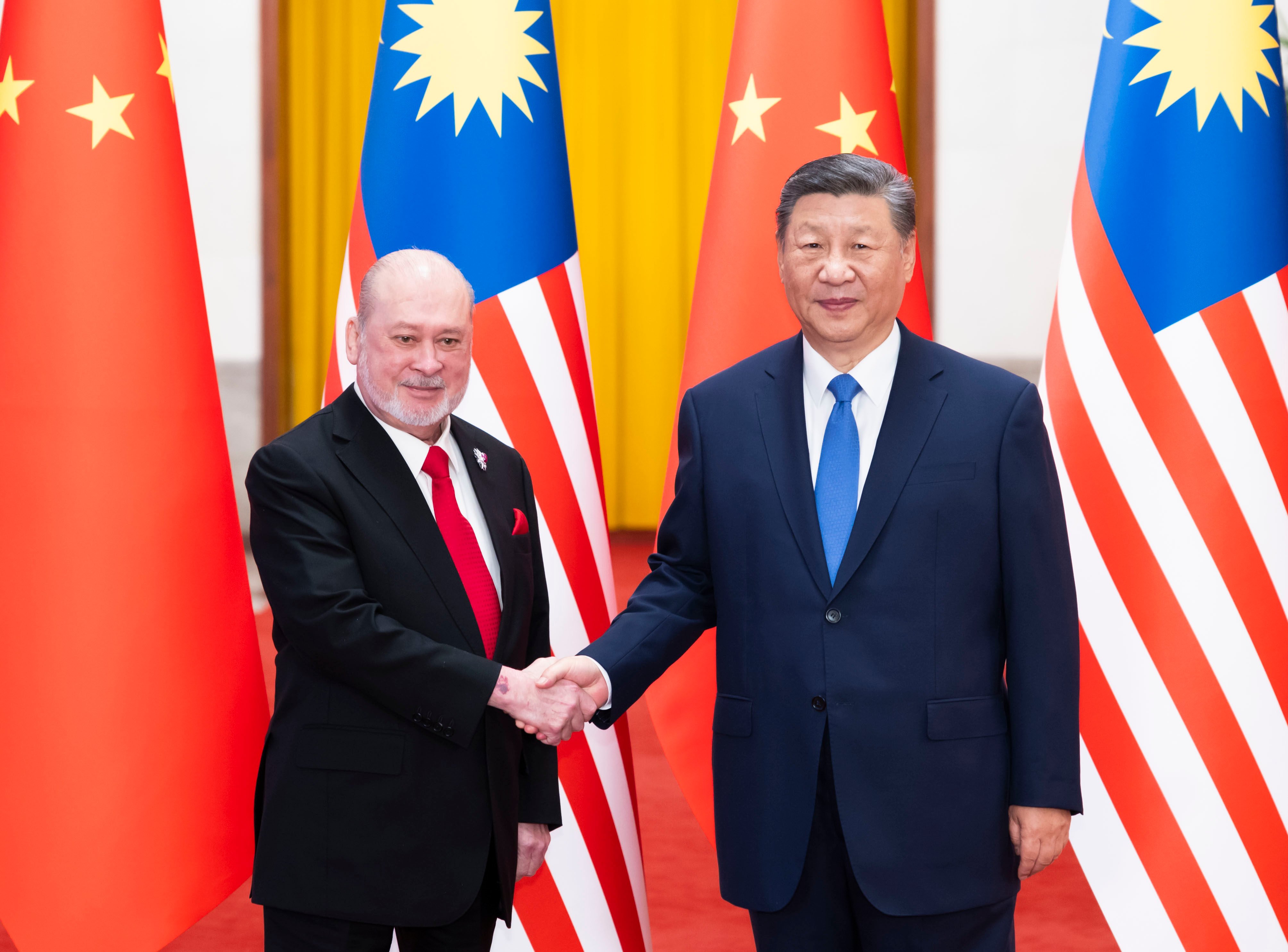 Chinese President Xi Jinping with the Malaysian king, Sultan Ibrahim Iskandar, at the Great Hall of the People in Beijing on Friday. Photo: Xinhua