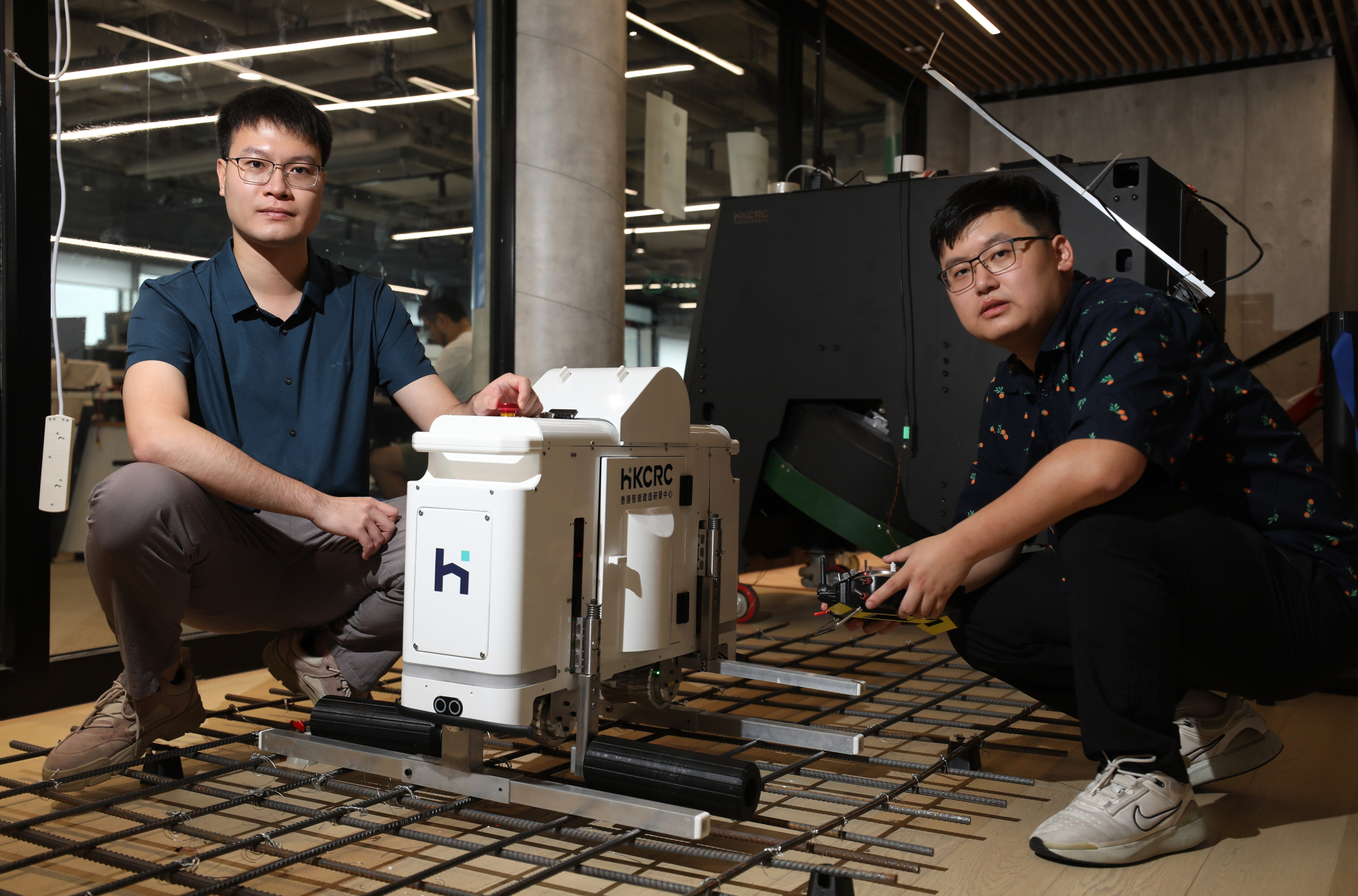 Chen Weilin (left) and Li Haozhen of HKUST showcase their team’s creation. Photo: Xiaomei Chen