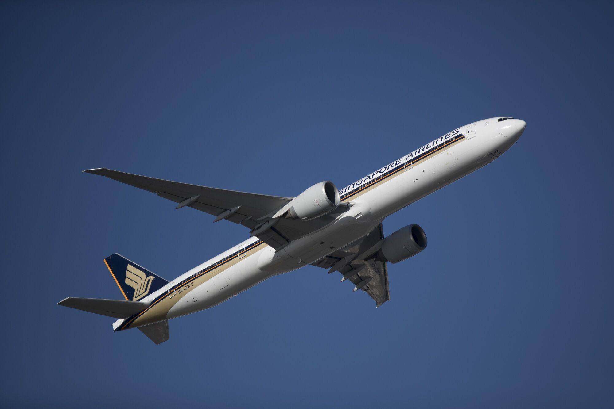 A Singapore Airlines plane takes off at Sydney Airport. The carrier says it’s also using the trial on routes to Christchurch, Darwin and Perth. Photo: Bloomberg