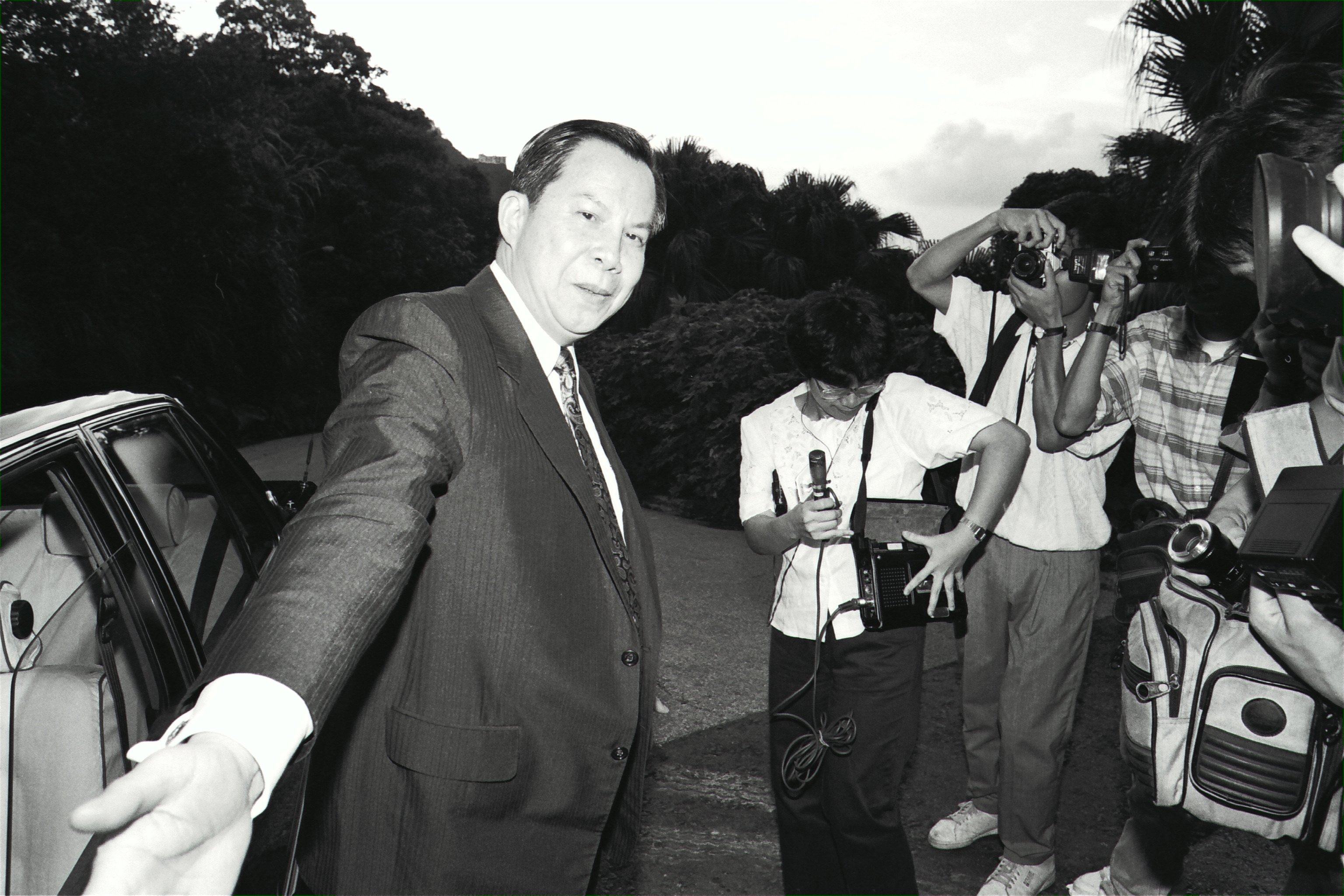 Hong Kong Police Commissioner Li Kwan-ha talks to reporters after his residence at Magazine Gap Road was robbed by two men in September 1990. Photo: SCMP Archive