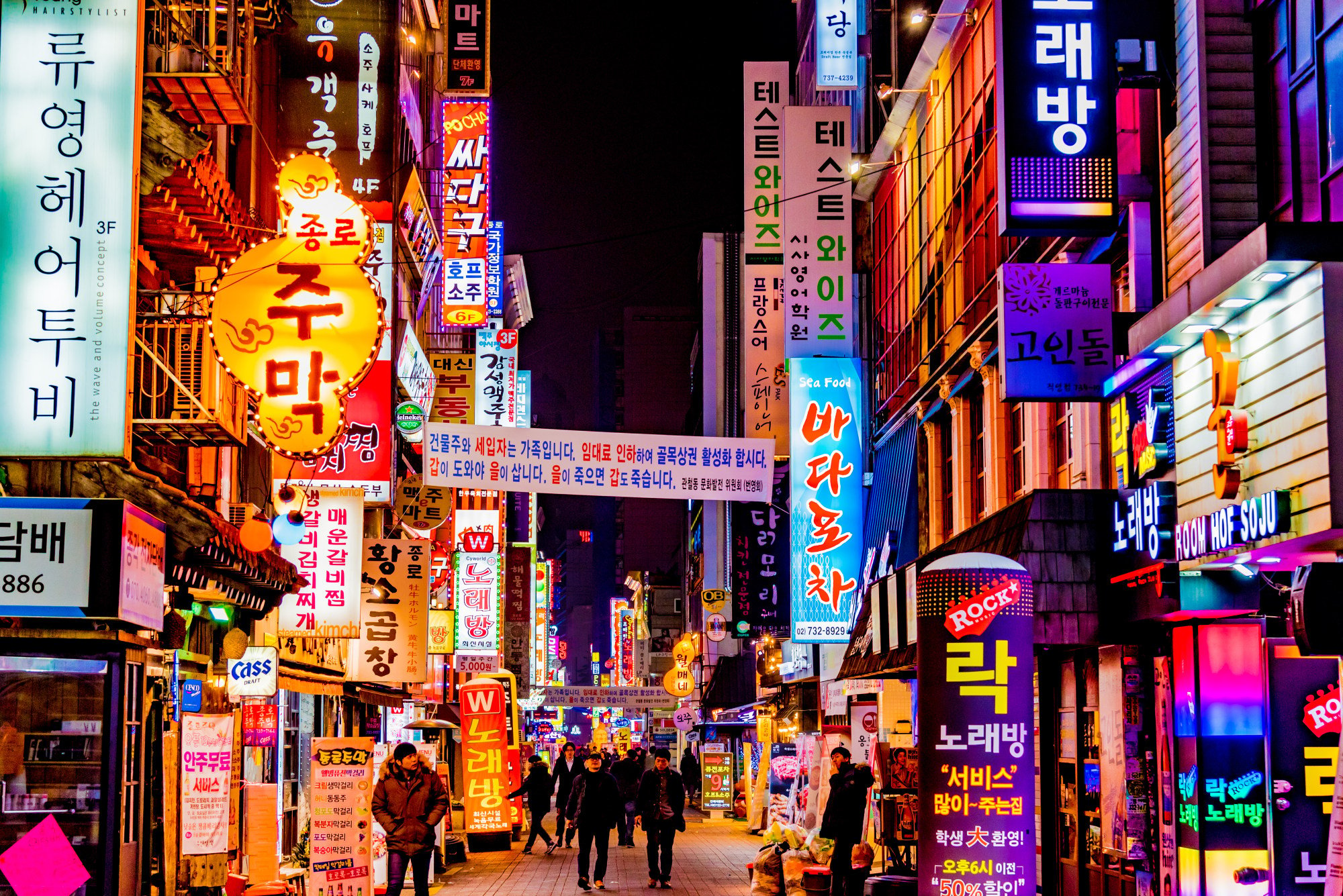 The intense work-hard, play-hard lifestyle has exhausted many young people in major cities worldwide, including South Korea. Photo: Shutterstock