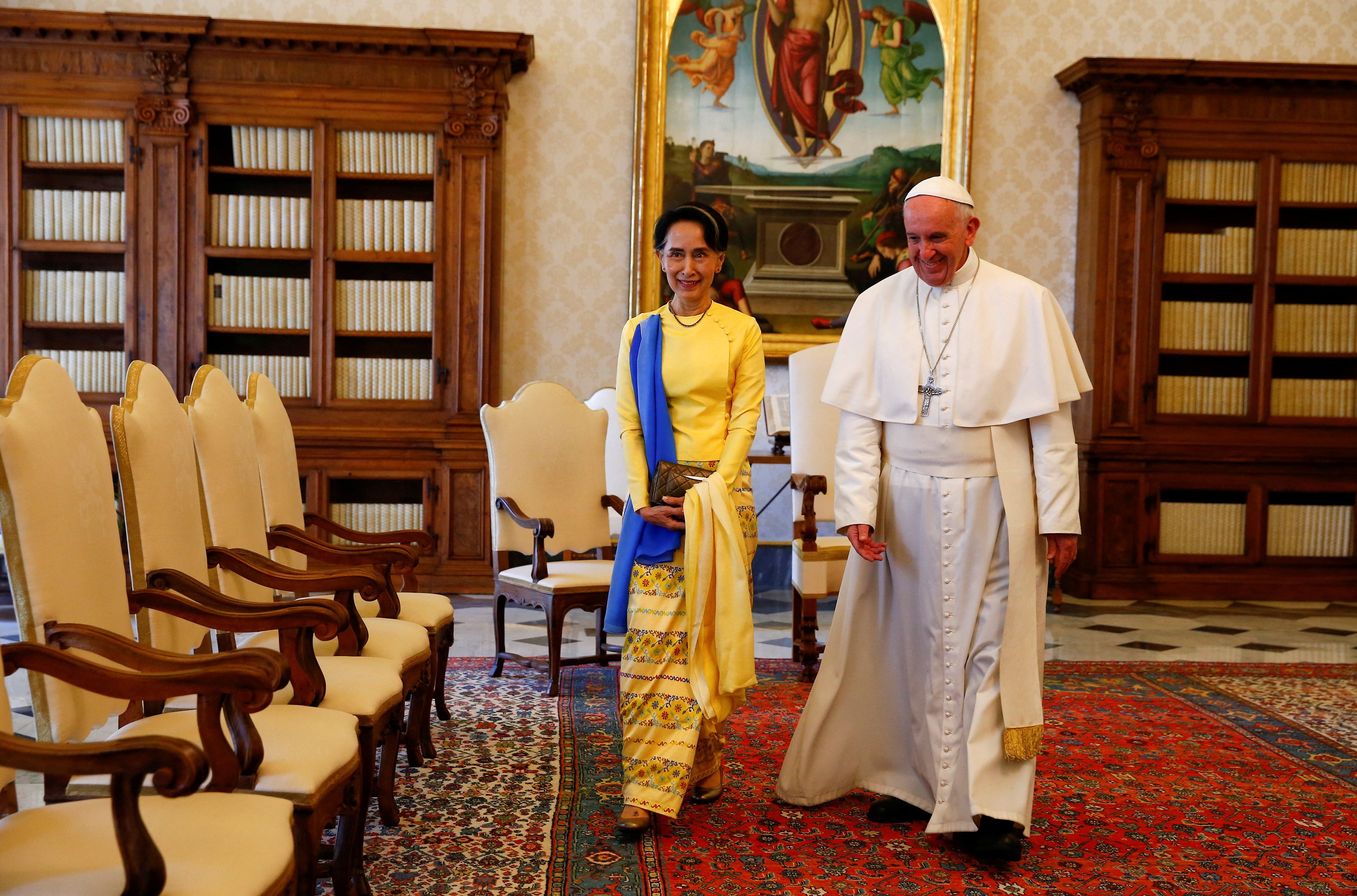 Pope Francis talks with Myanmar State Counsellor Aung San Suu Kyi during a private audience at the Vatican, on May 4, 2017. Photo: Reuters