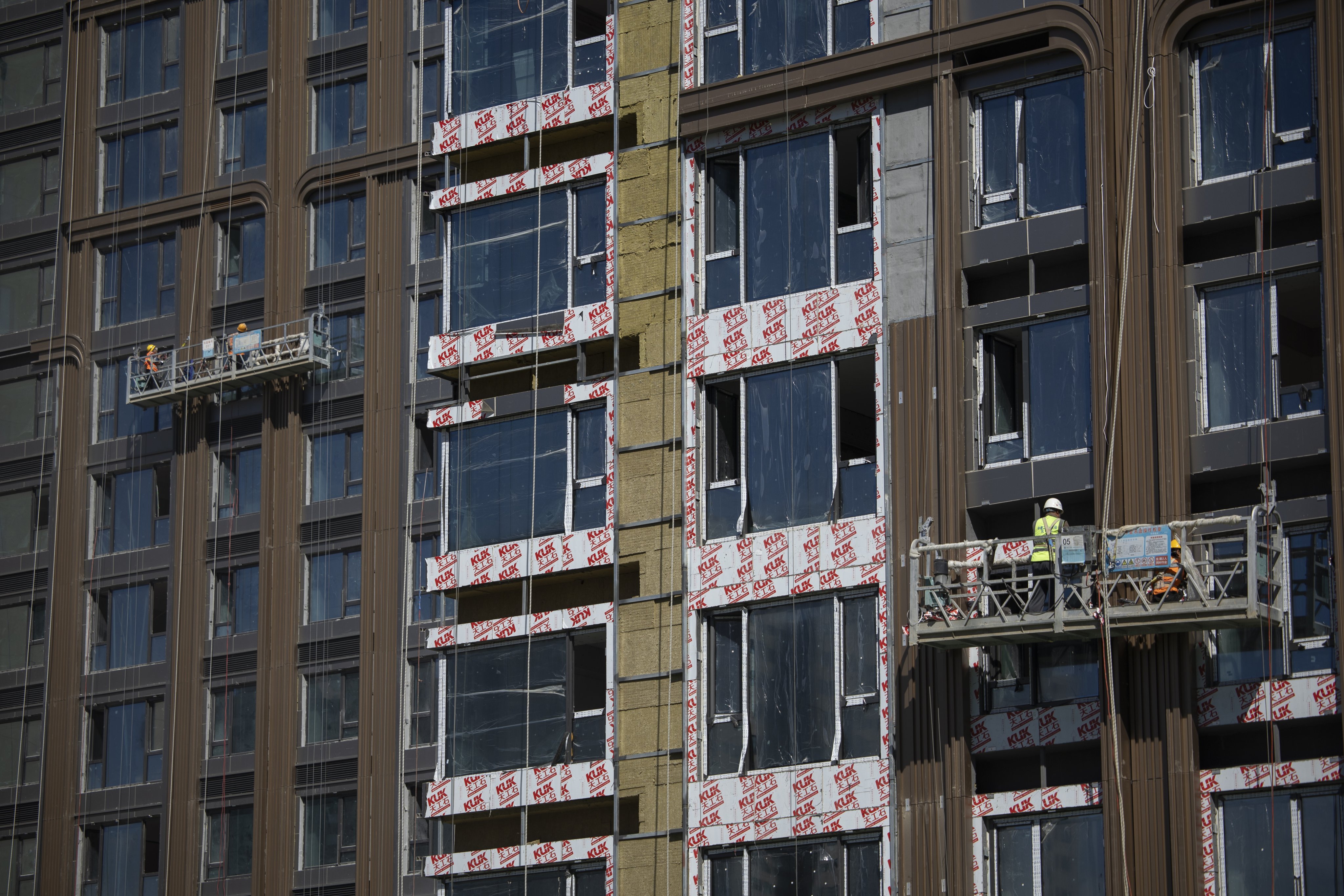 Mainly dragged by a prolonged property crisis, China’s economy has yet to show an obvious rebound in growth. Photo: EPA-EFE