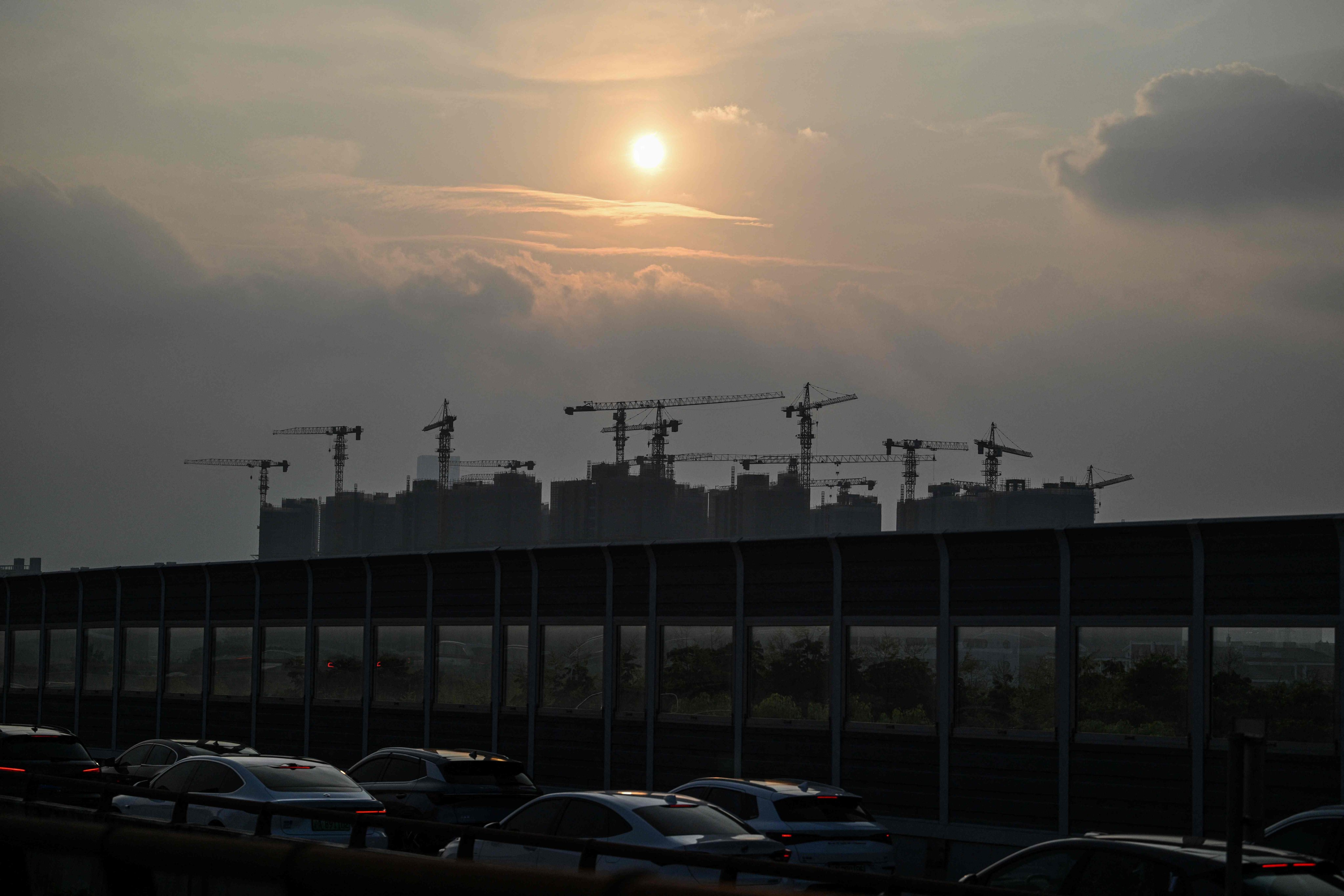 Buildings under construction in Shanghai. Photo: AFP 