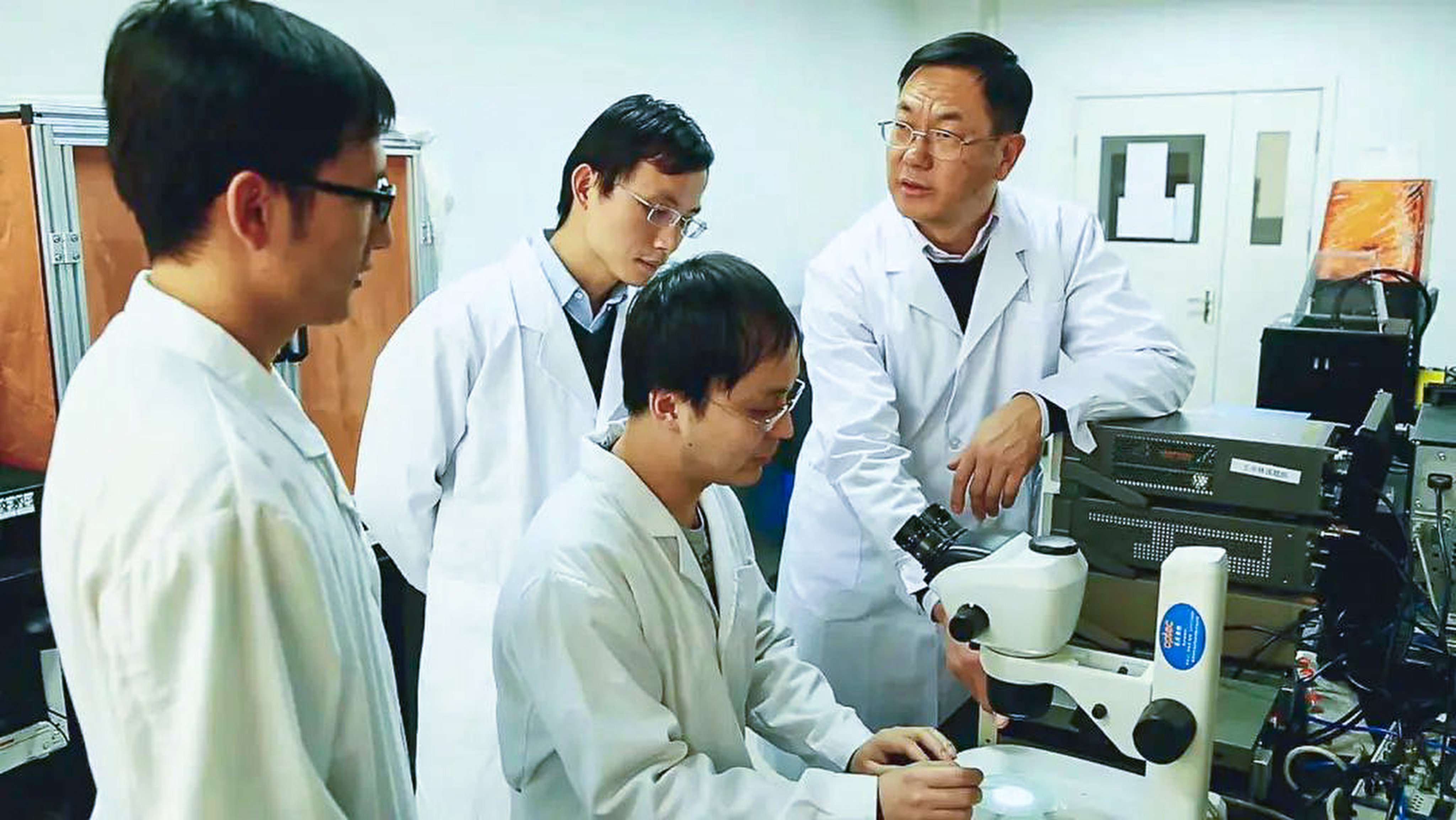 Wang Zhonglin (right), who is credited with developing the field of nanoenergy, has returned to China after decades working as a scientist in the US. Photo: Beijing Institute of Nanoenergy and Nanosystems